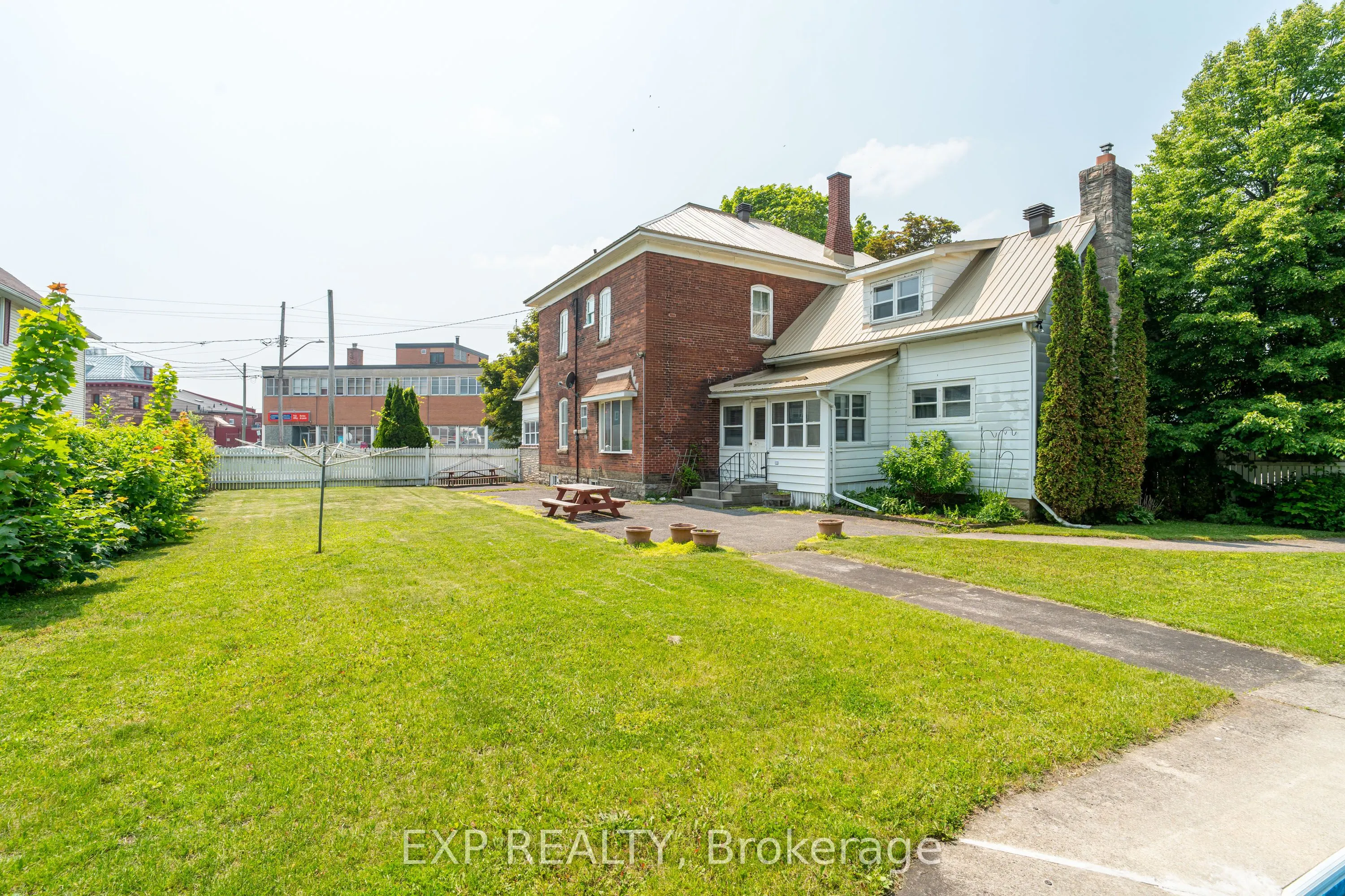 53 Elmsley Street N