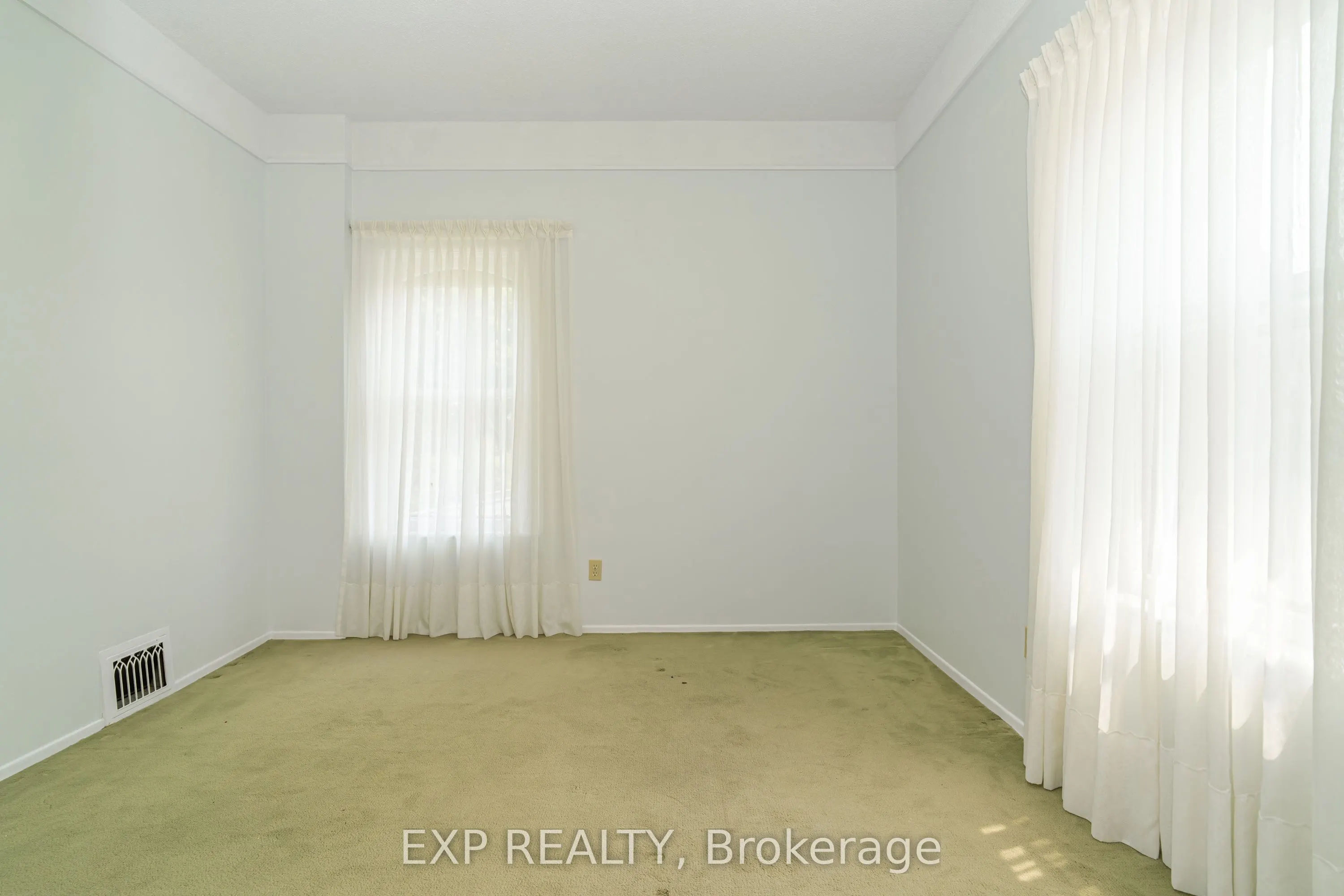 53 Elmsley Street N