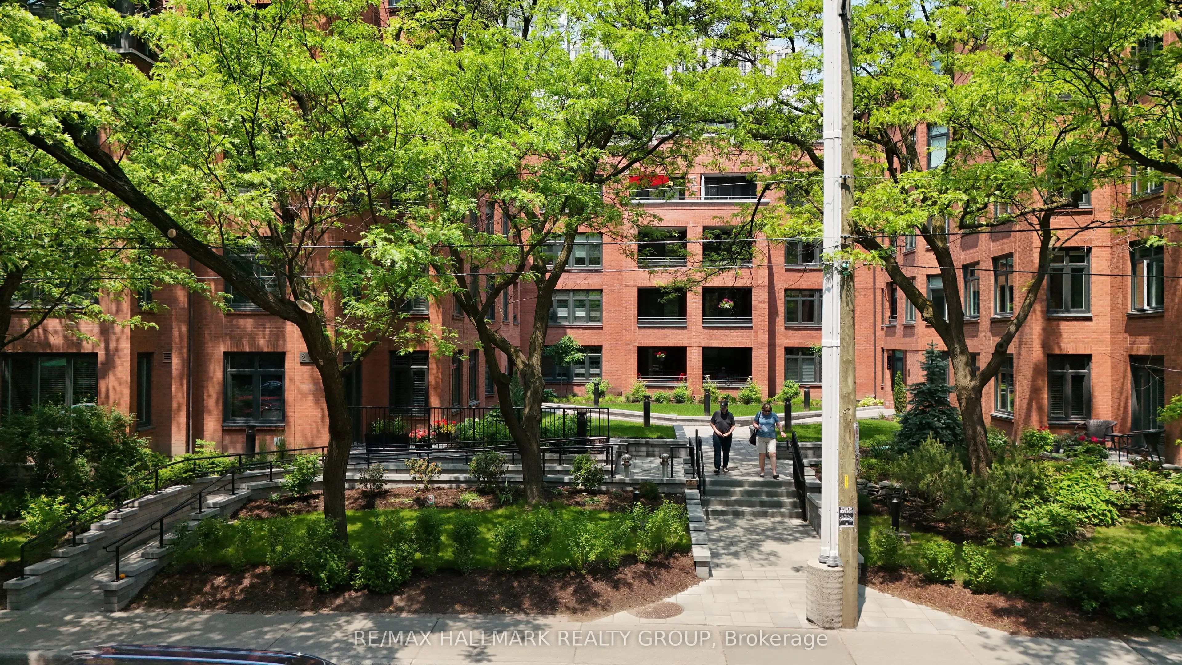 215 Somerset Street W, #403
