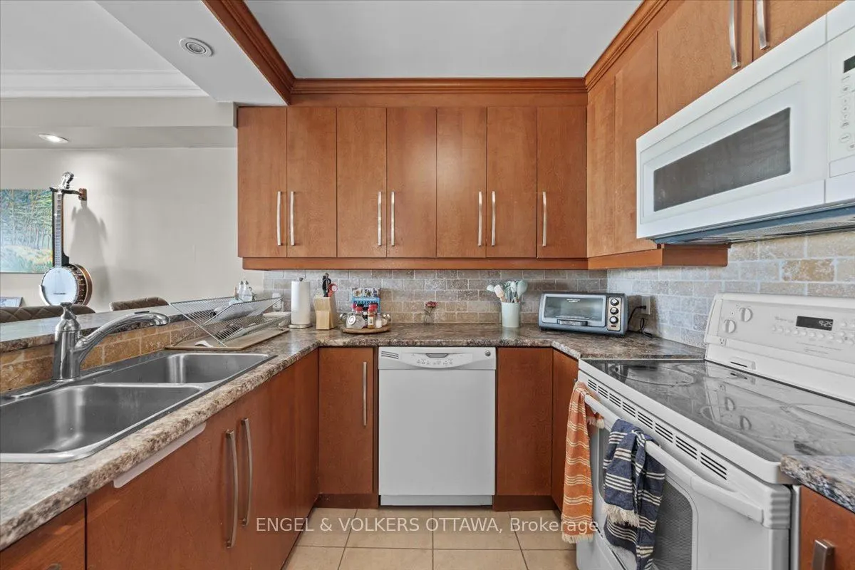158A McArthur Avenue E, #908