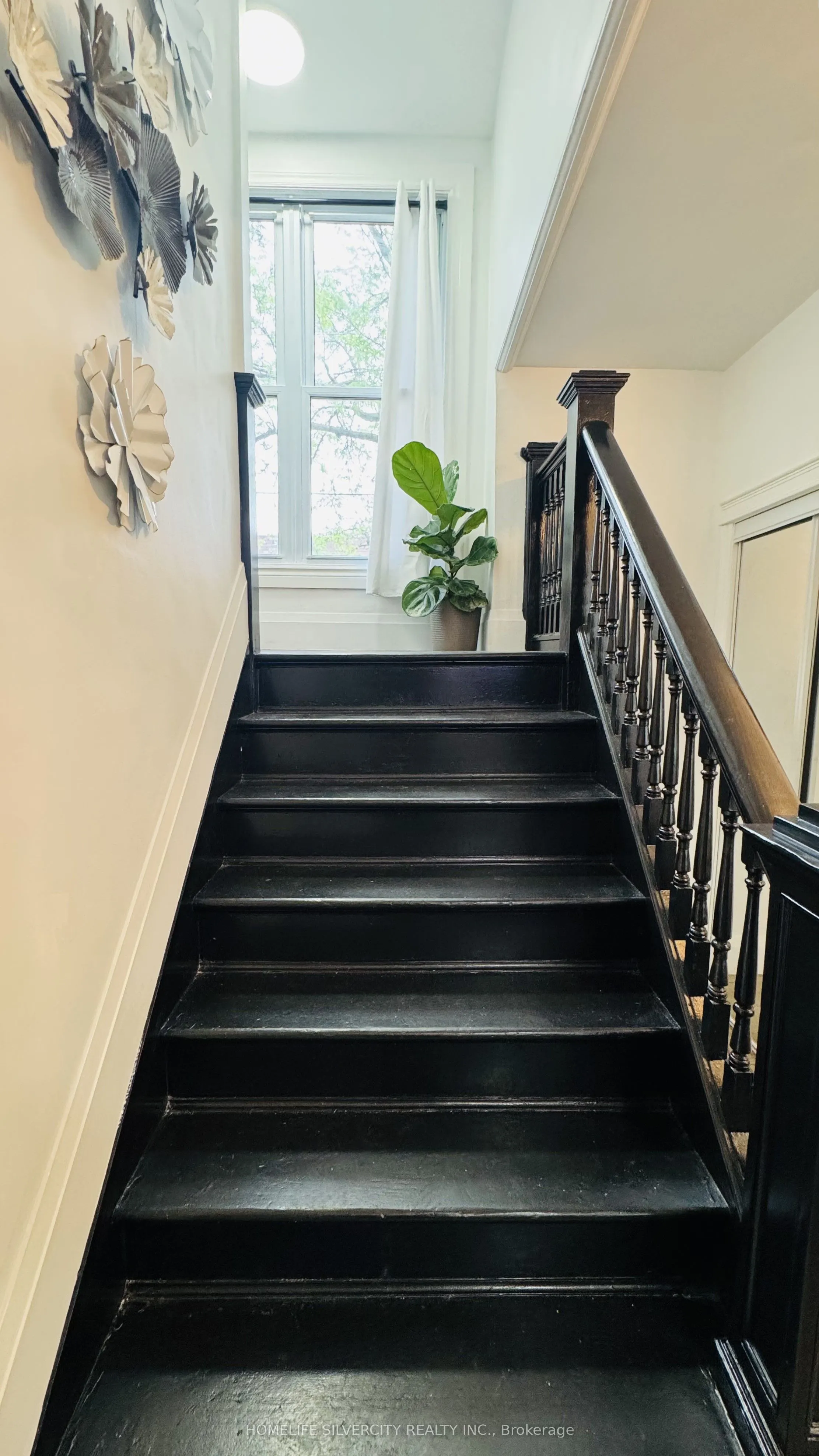 388 Gladstone Avenue