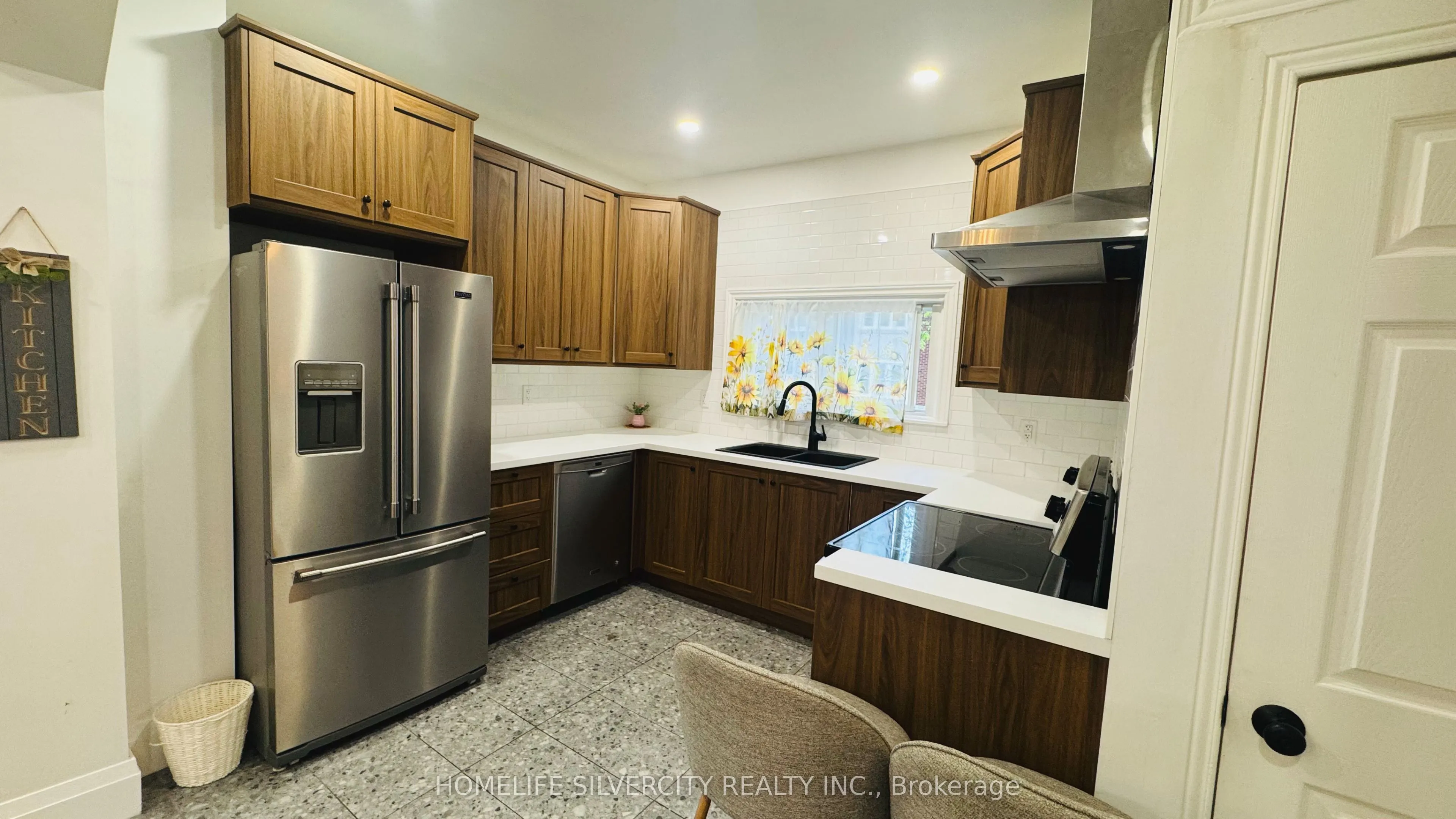 388 Gladstone Avenue