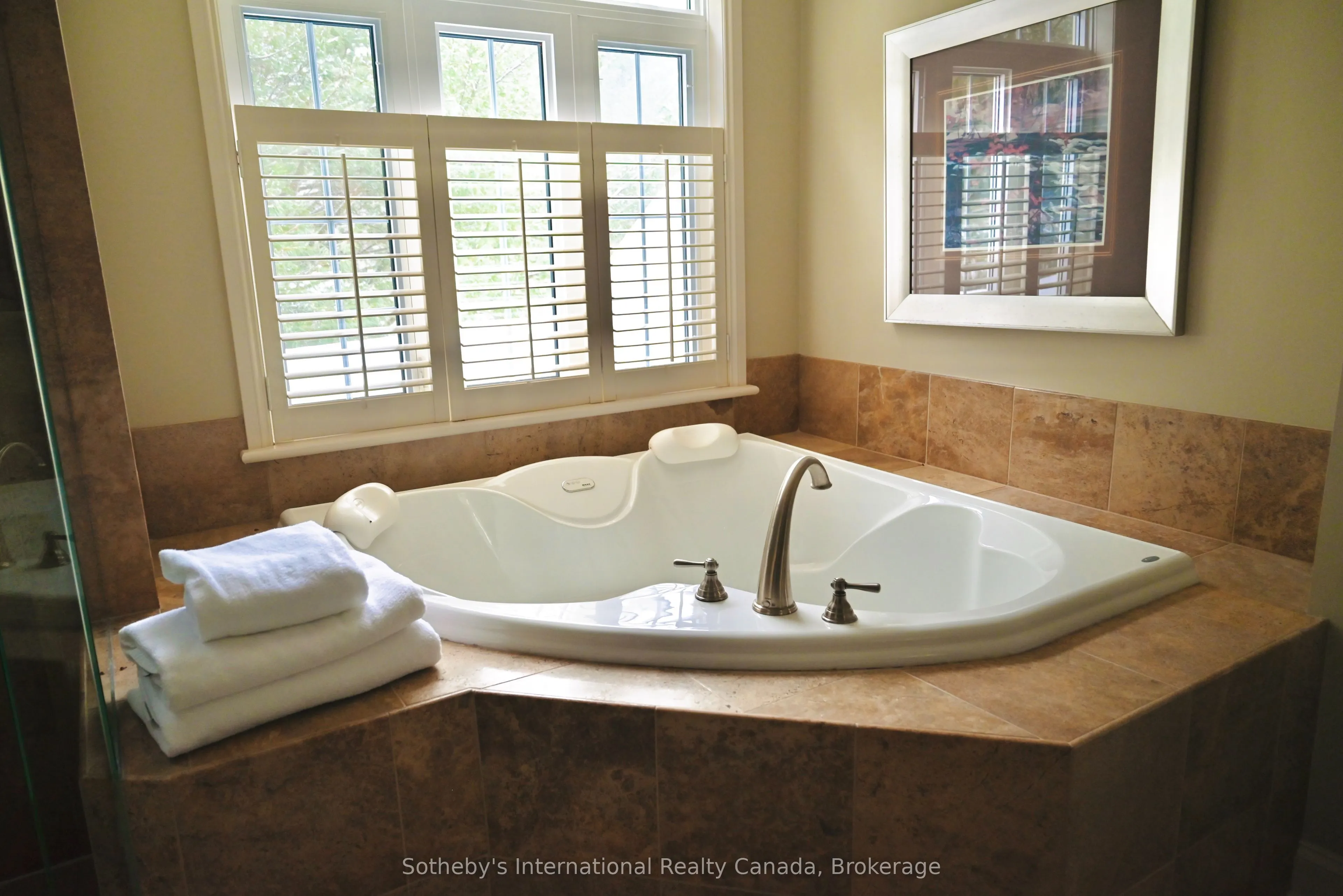 3876 Muskoka Road 118 Road W, #C4 W9