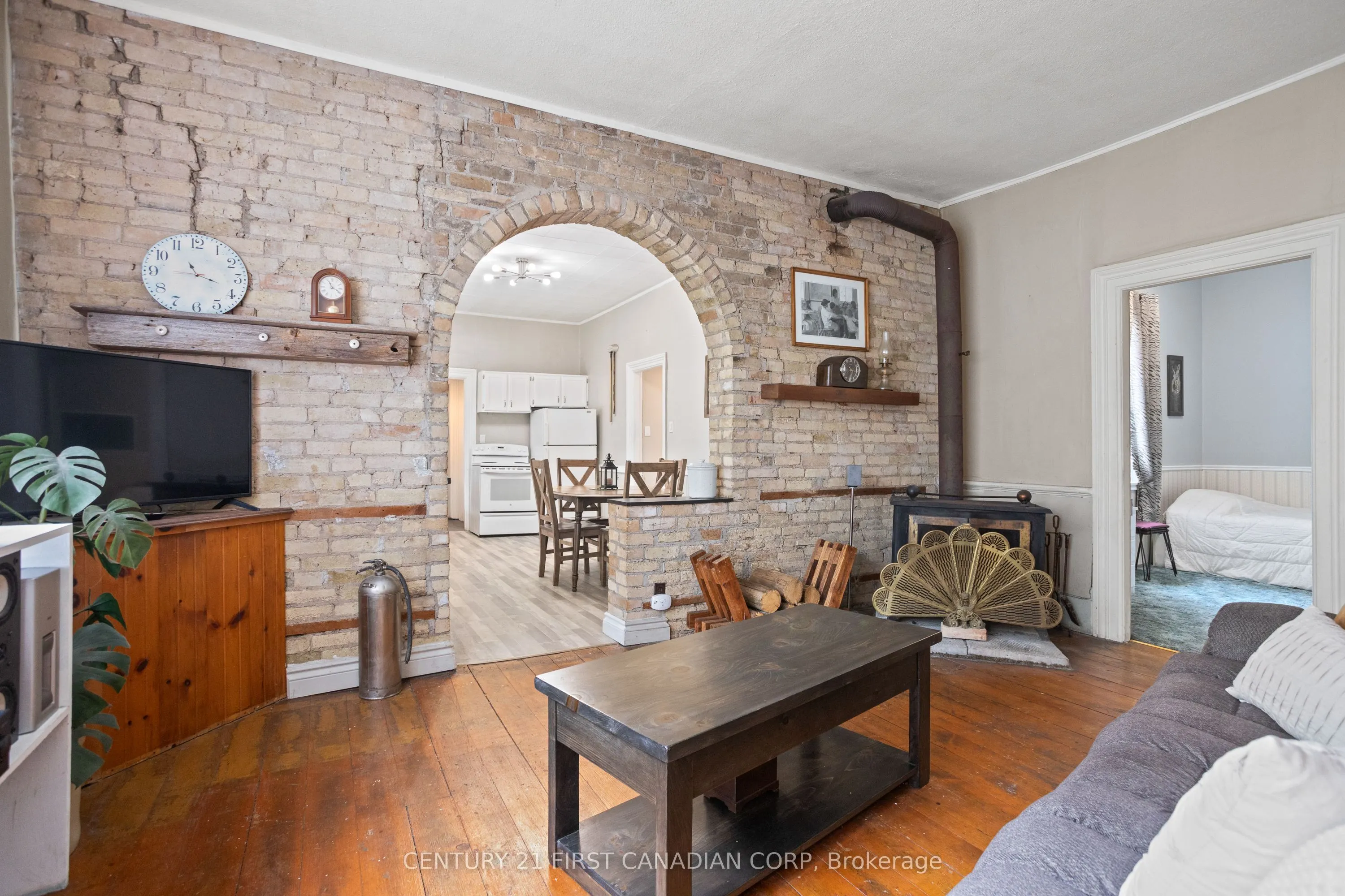 77 Main Street S