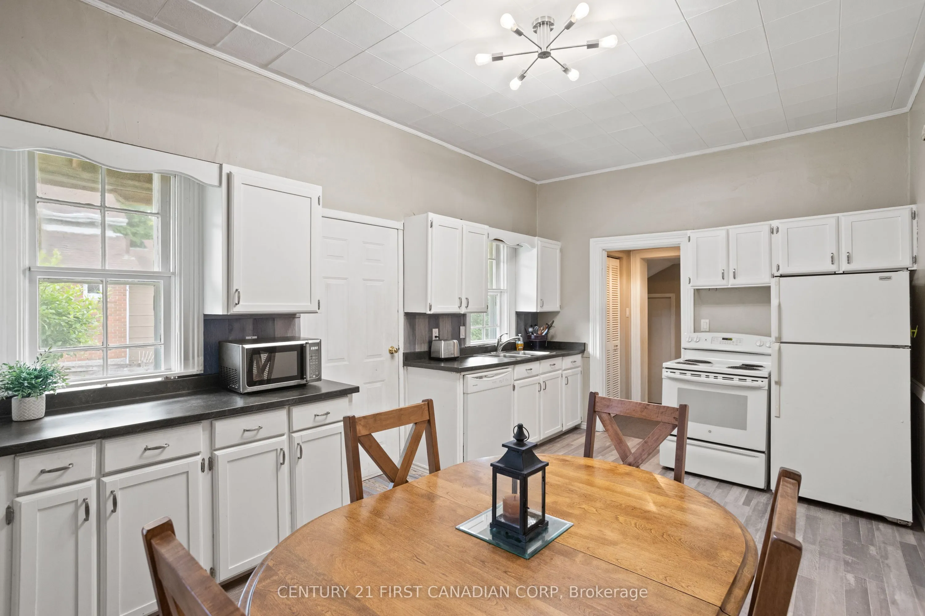 77 Main Street S