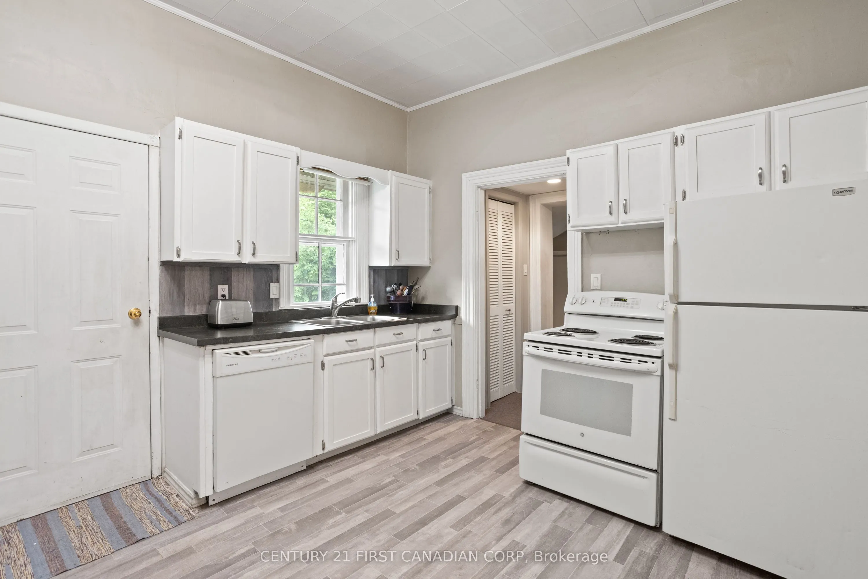 77 Main Street S
