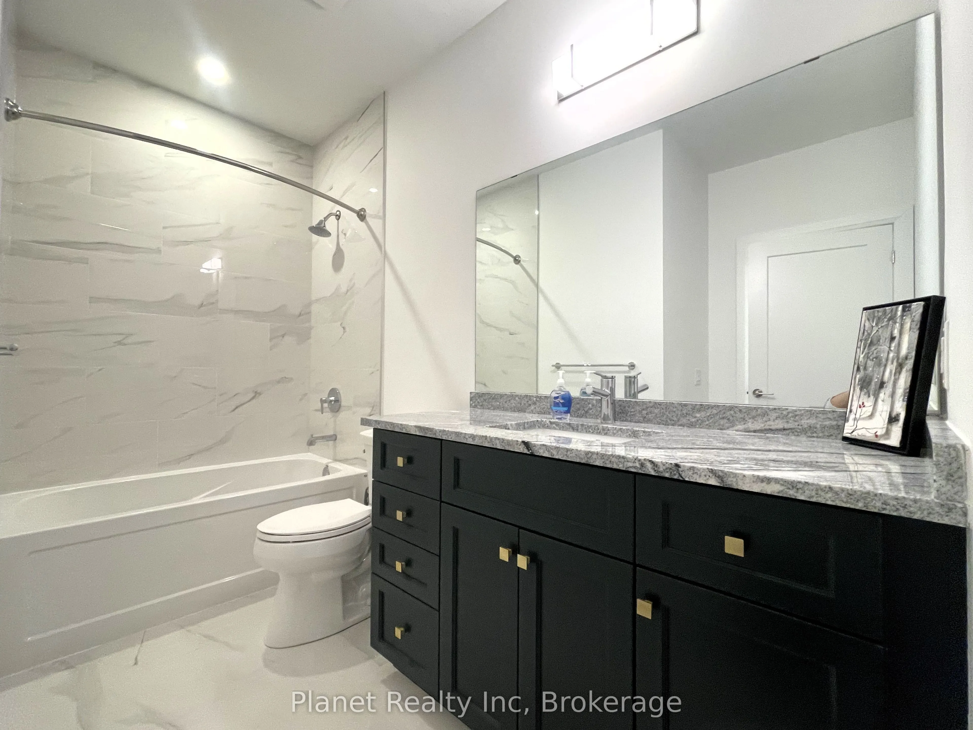 71 Wyndham Street S, #1003