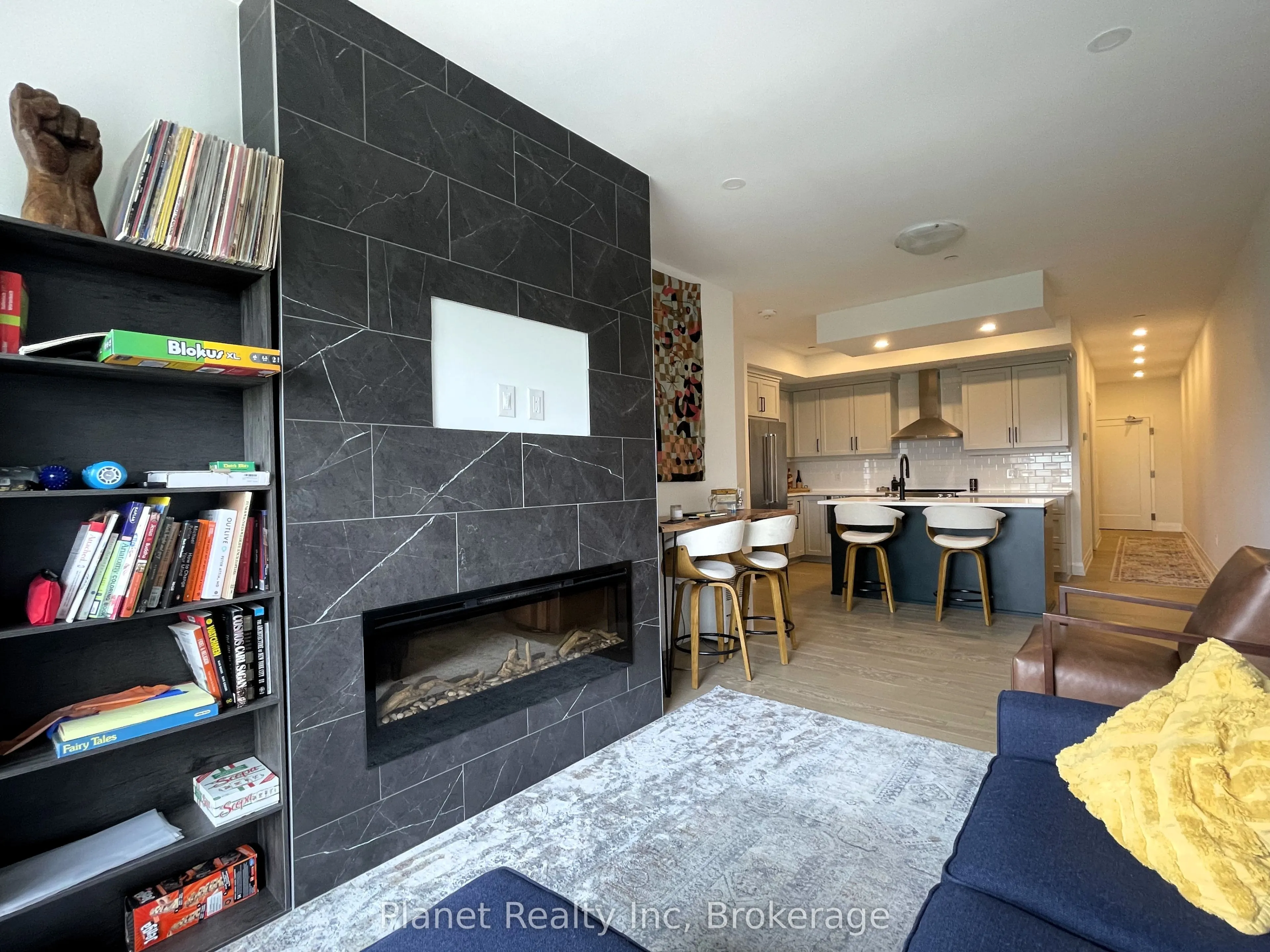 71 Wyndham Street S, #1003