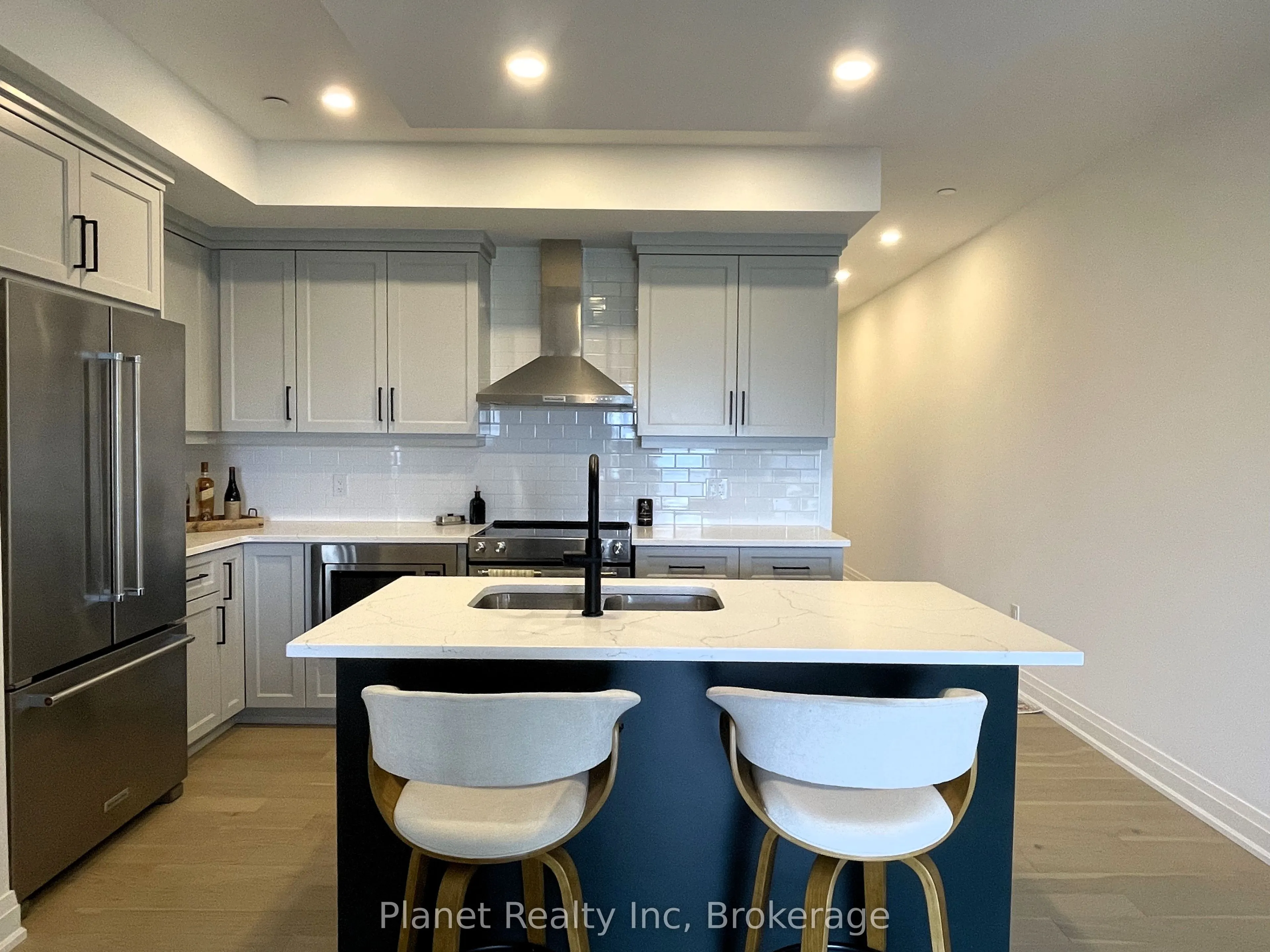 71 Wyndham Street S, #1003