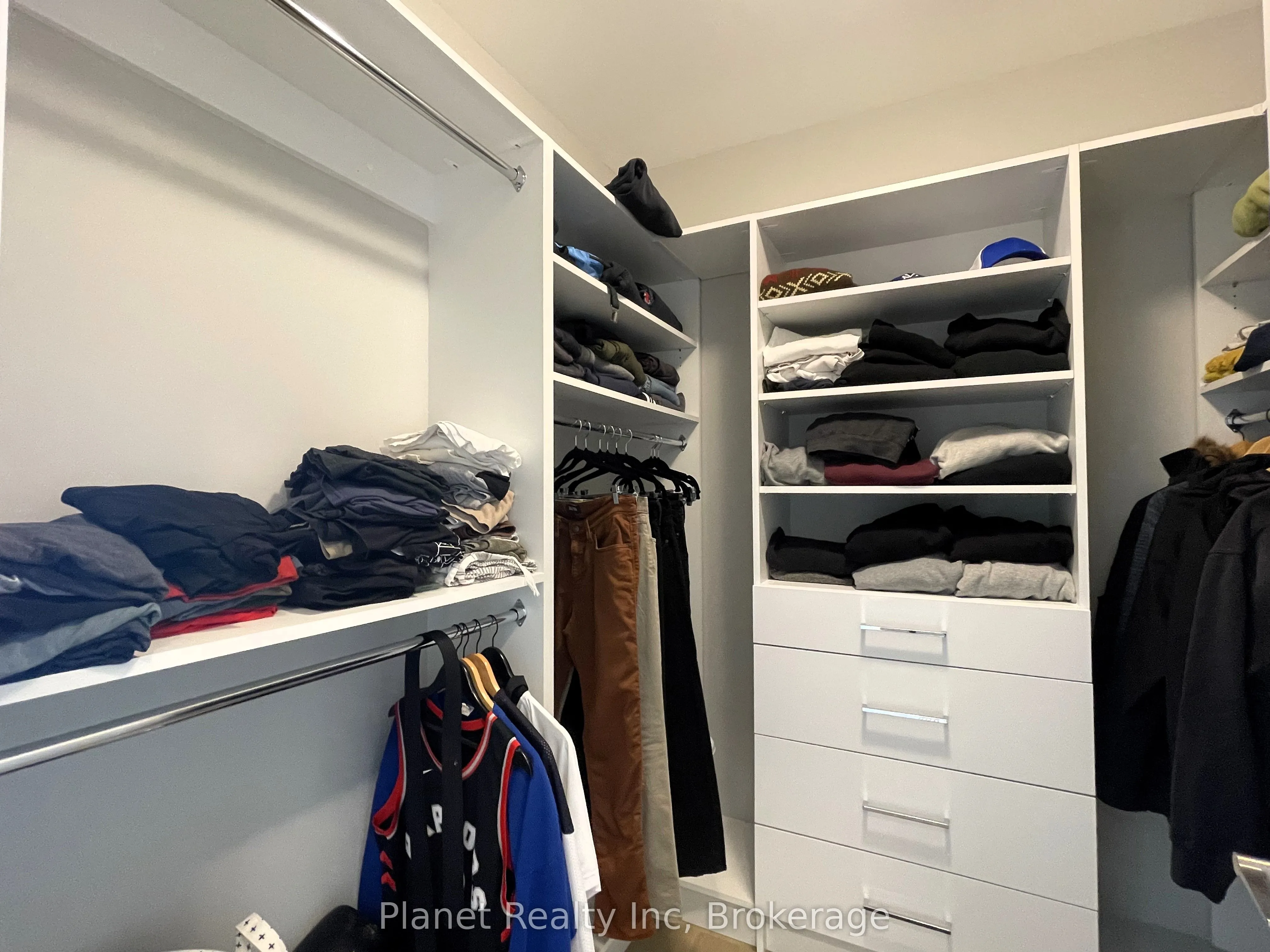 71 Wyndham Street S, #1003
