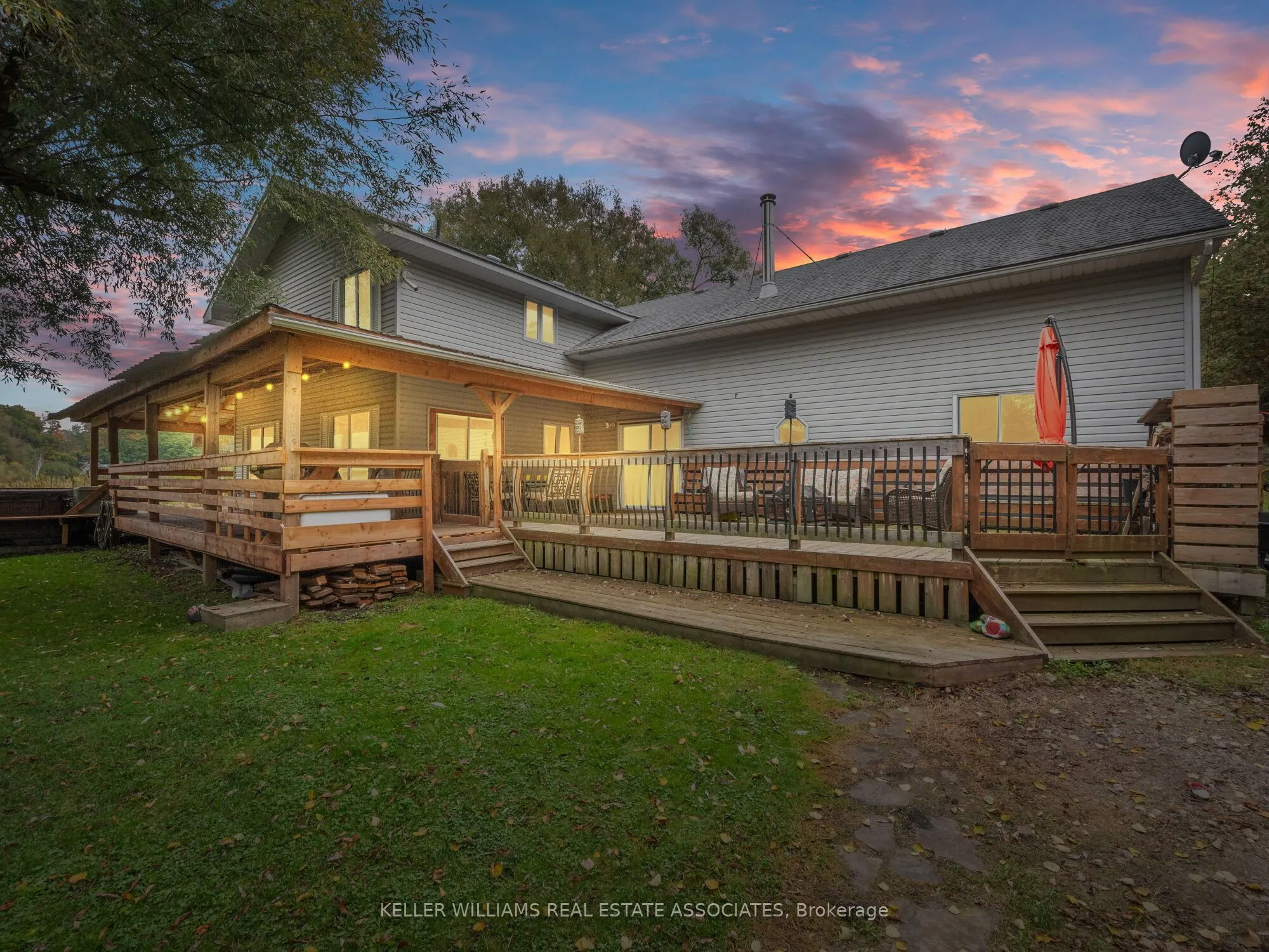 8 Scott Crescent