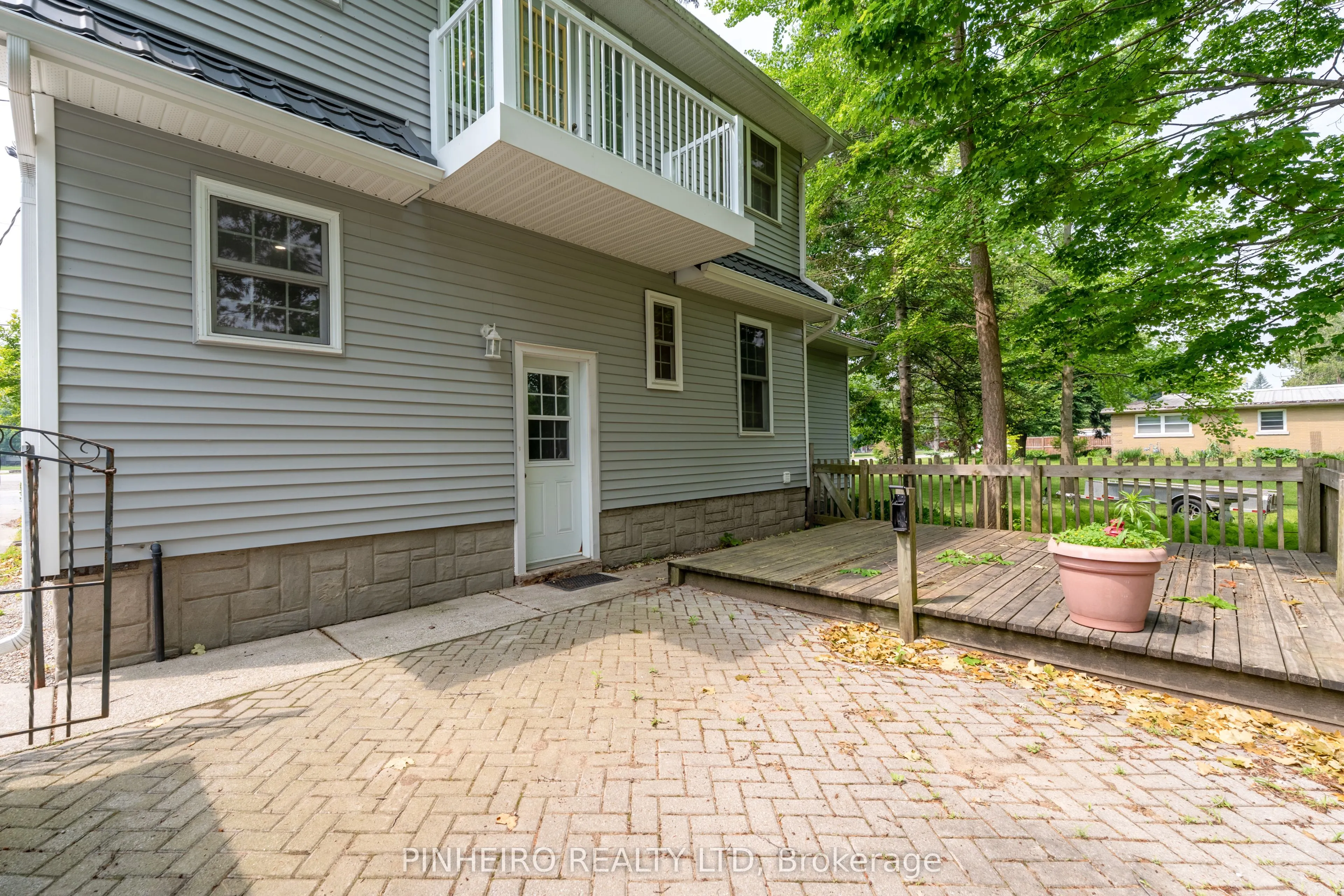 285 Front Street E