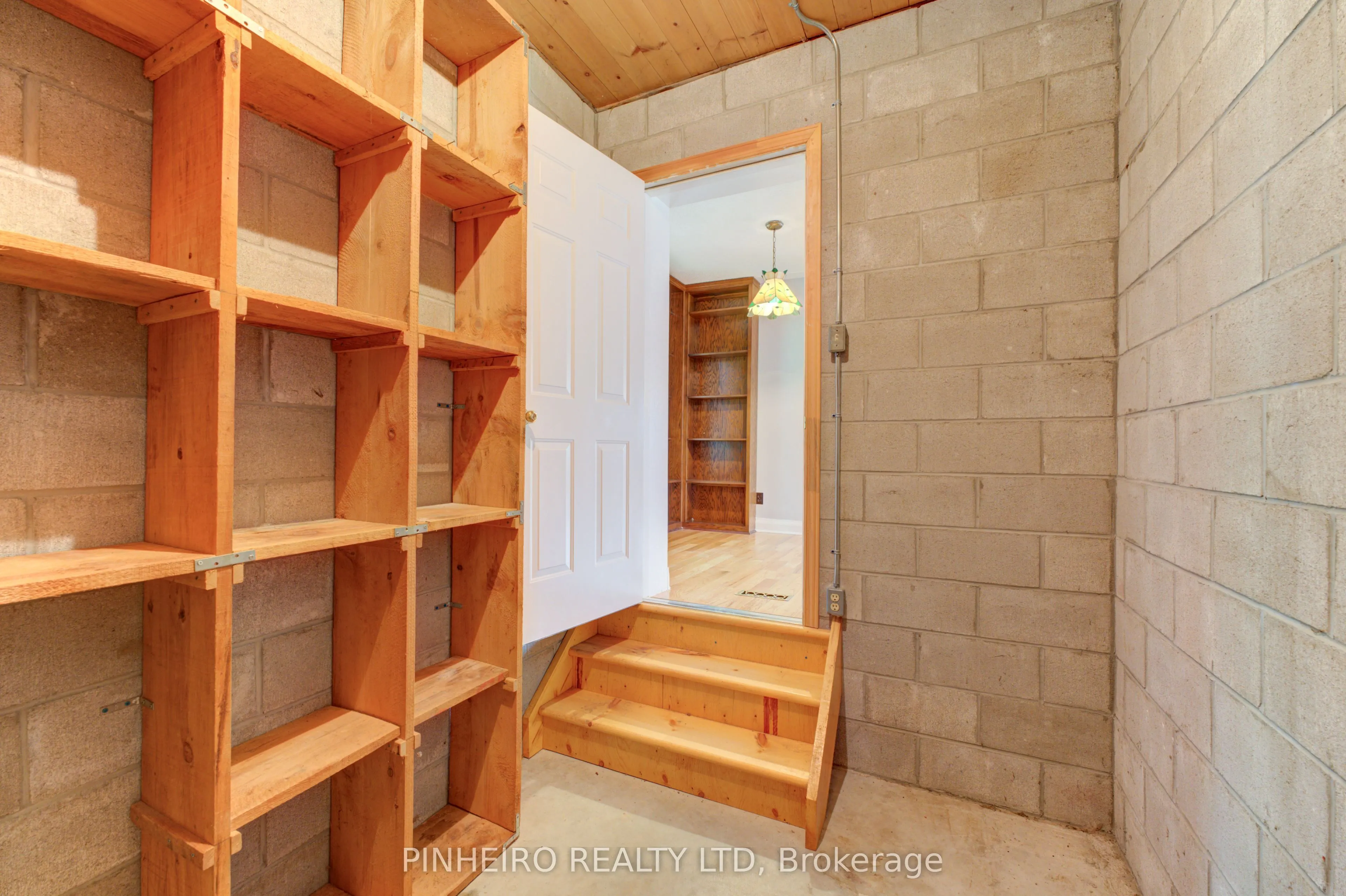 285 Front Street E