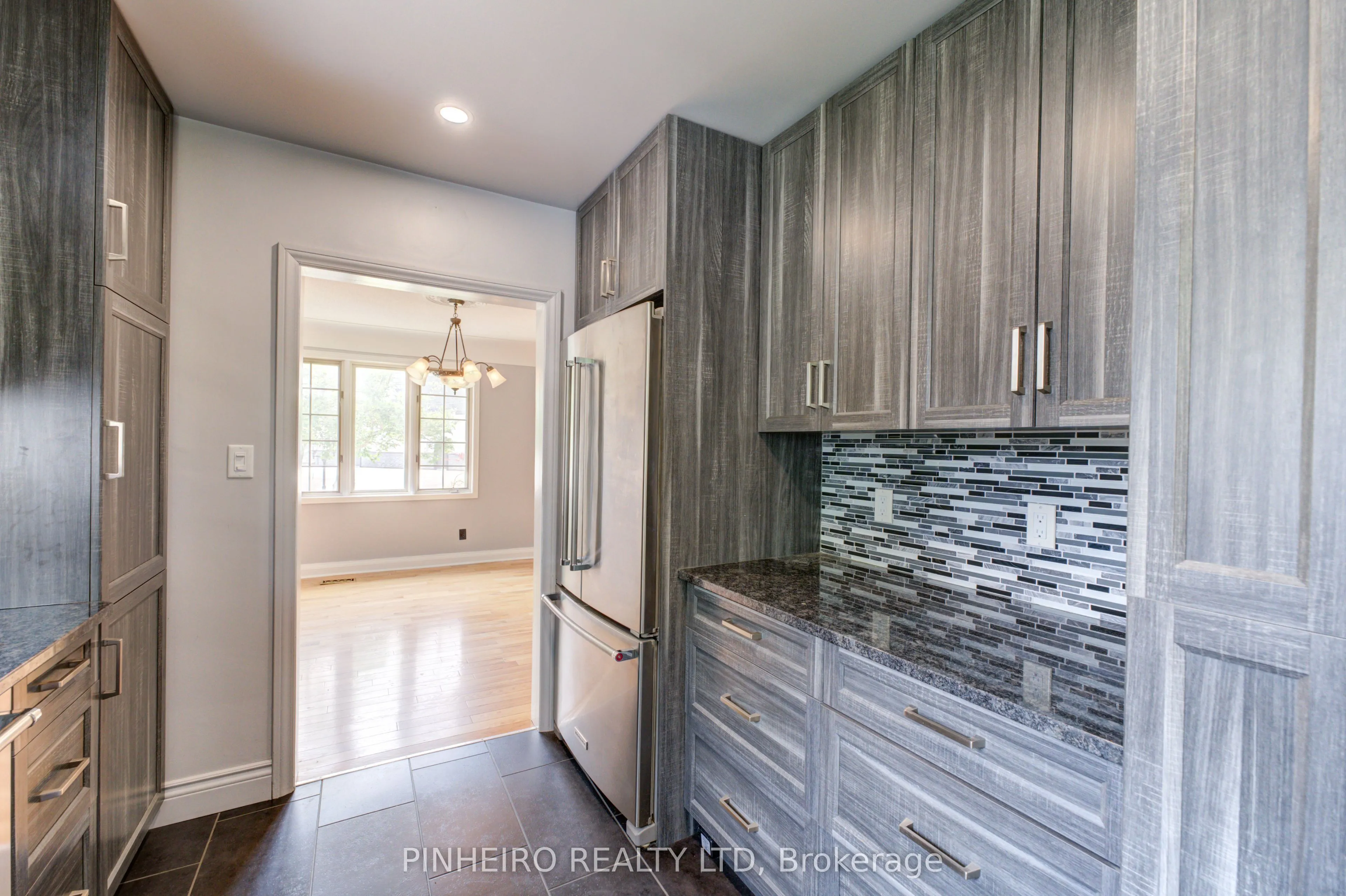 285 Front Street E