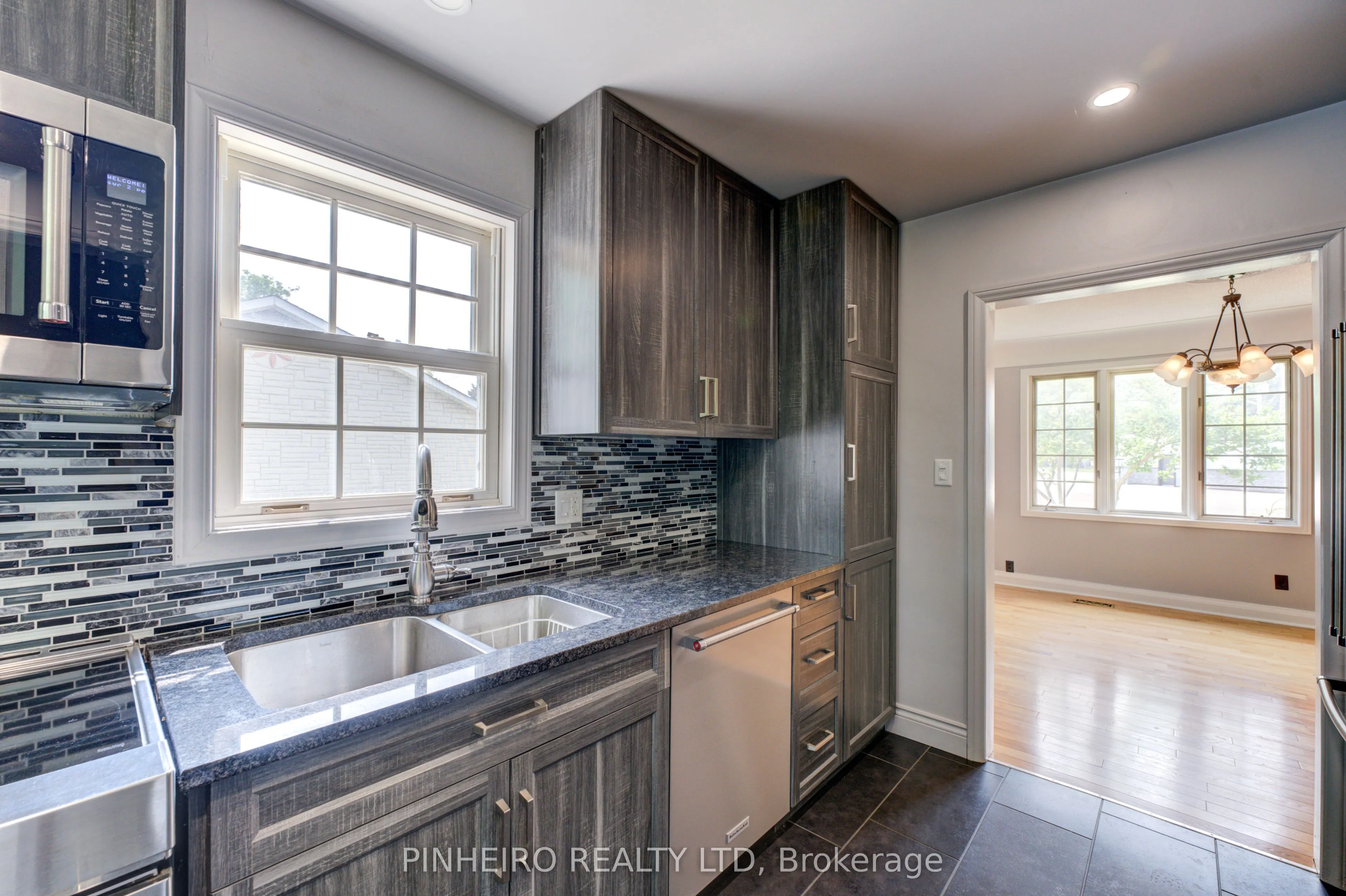 285 Front Street E