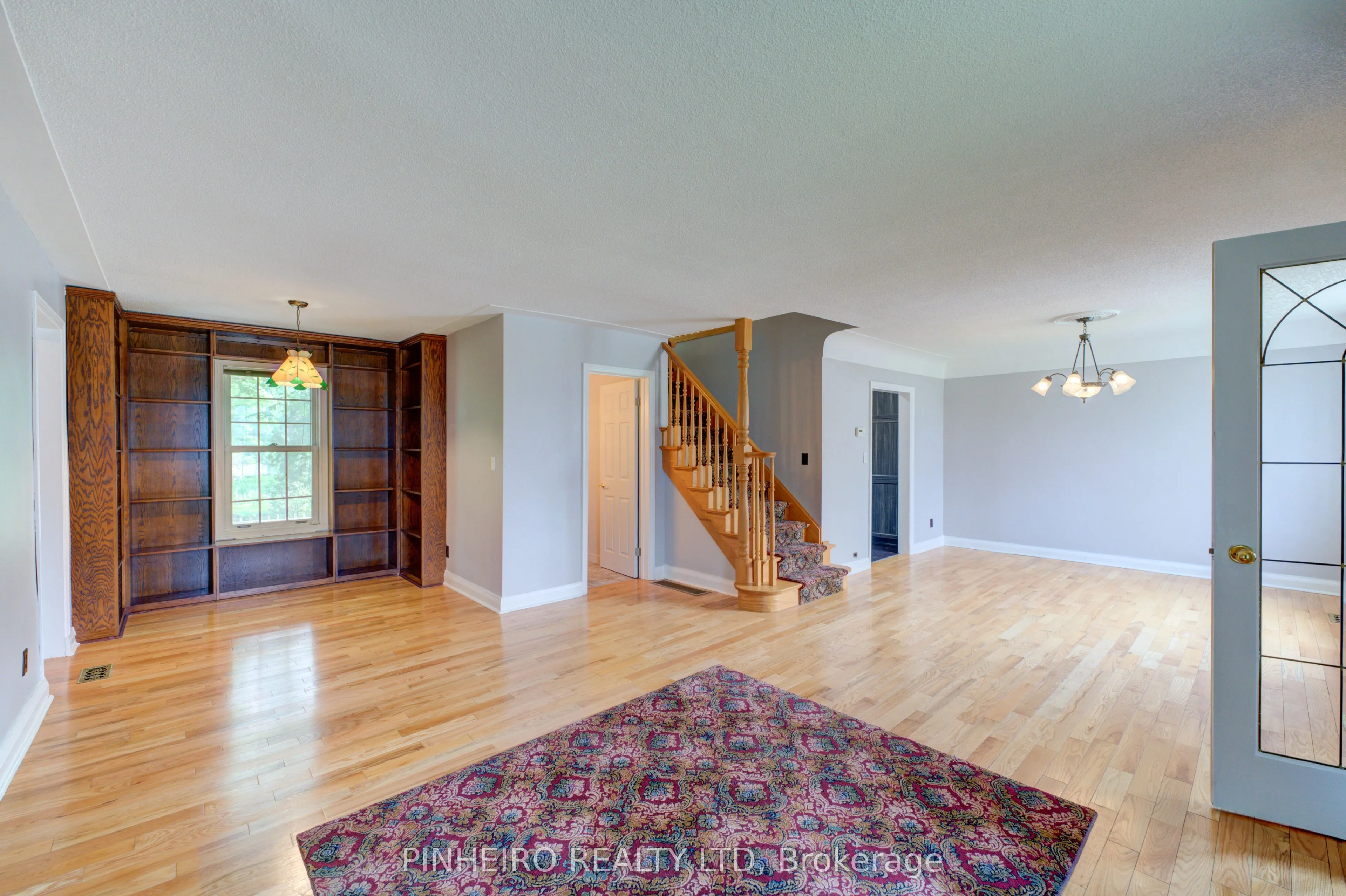 285 Front Street E