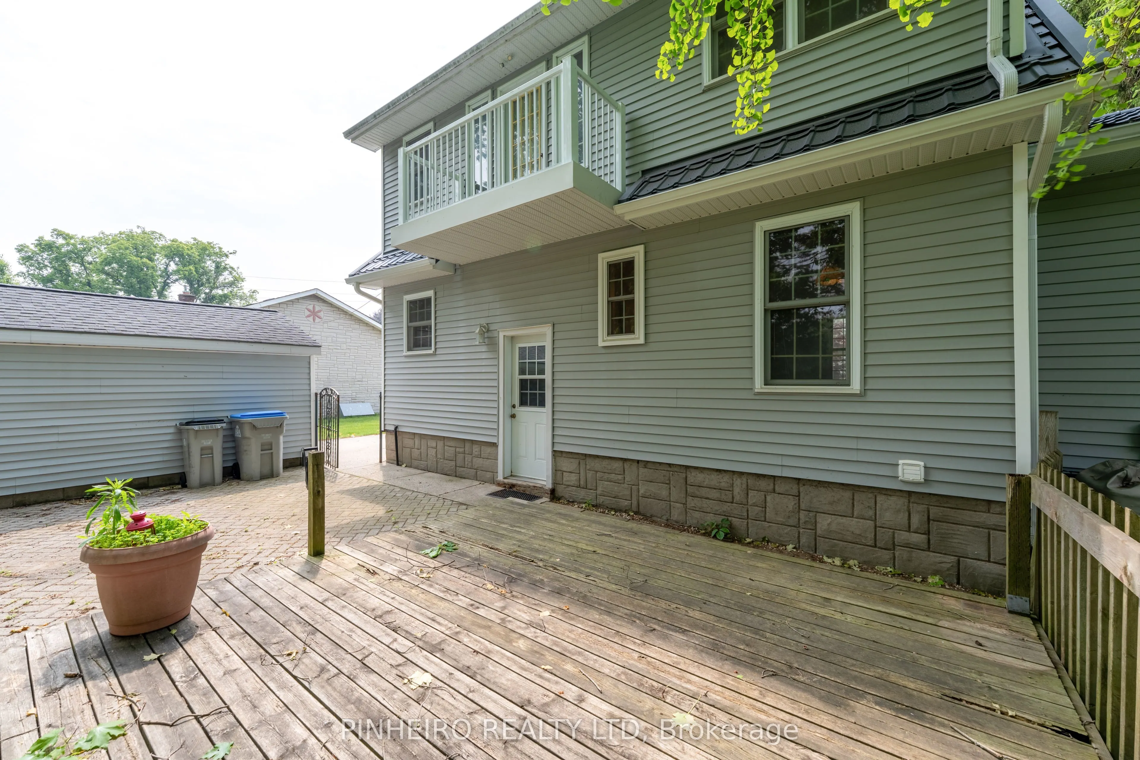 285 Front Street E