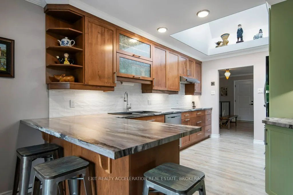 252 Bridge Street W