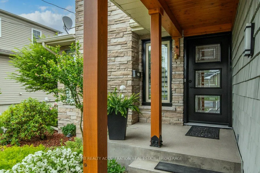252 Bridge Street W