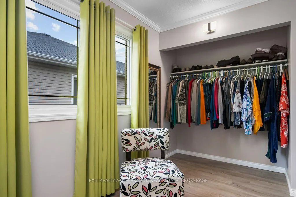 252 Bridge Street W