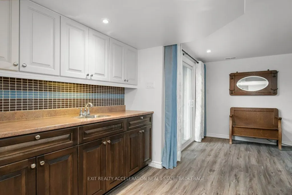 252 Bridge Street W