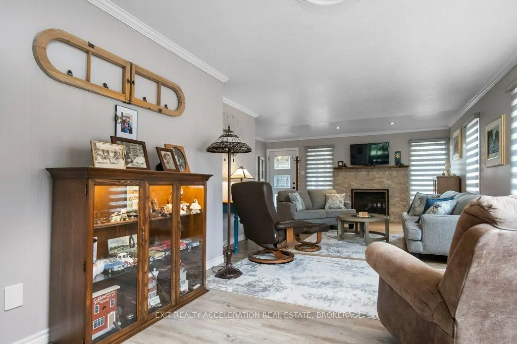 252 Bridge Street W