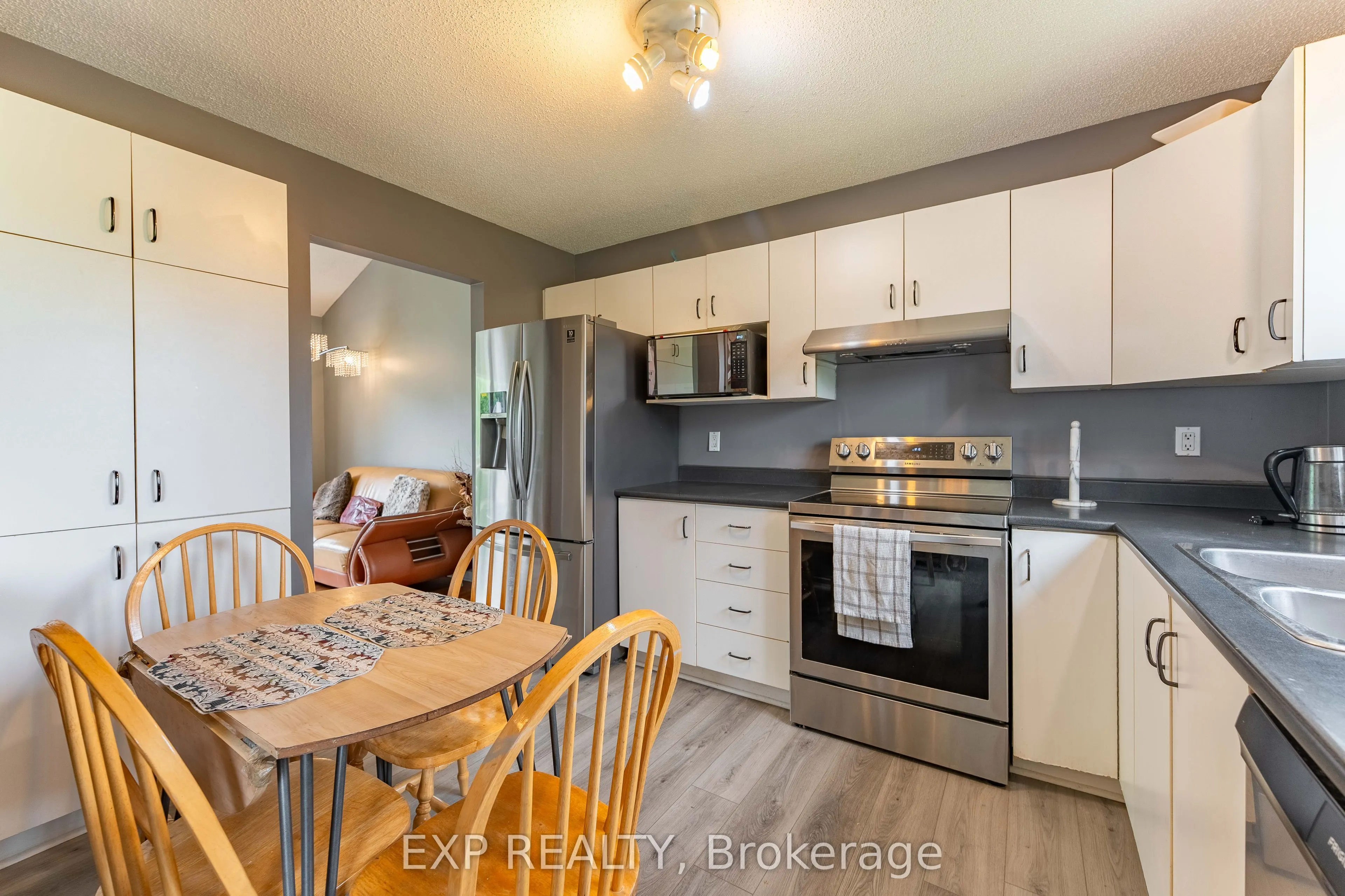 3379 DESCOTES Circle