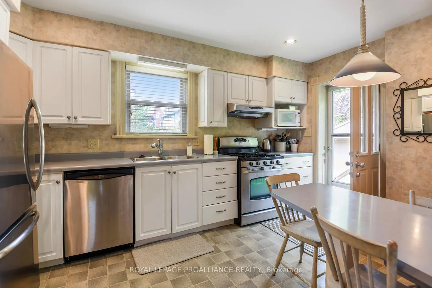 71 Bethune Street