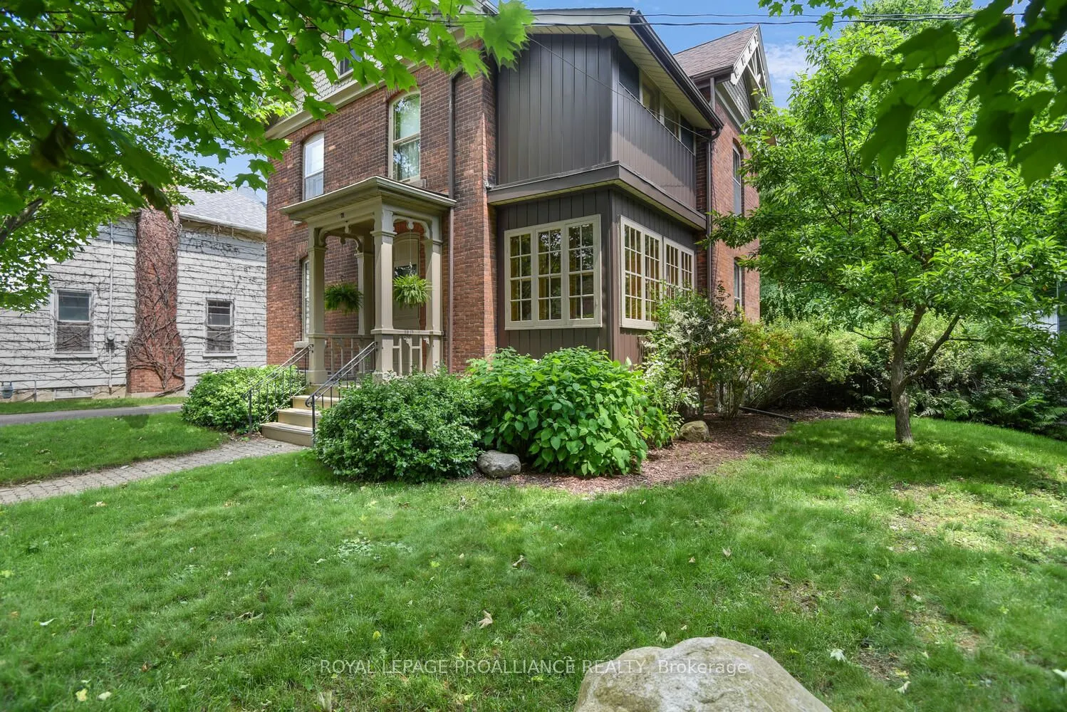 71 Bethune Street