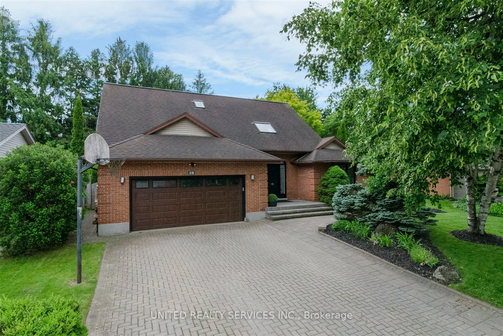 19 Rosecliffe Crescent