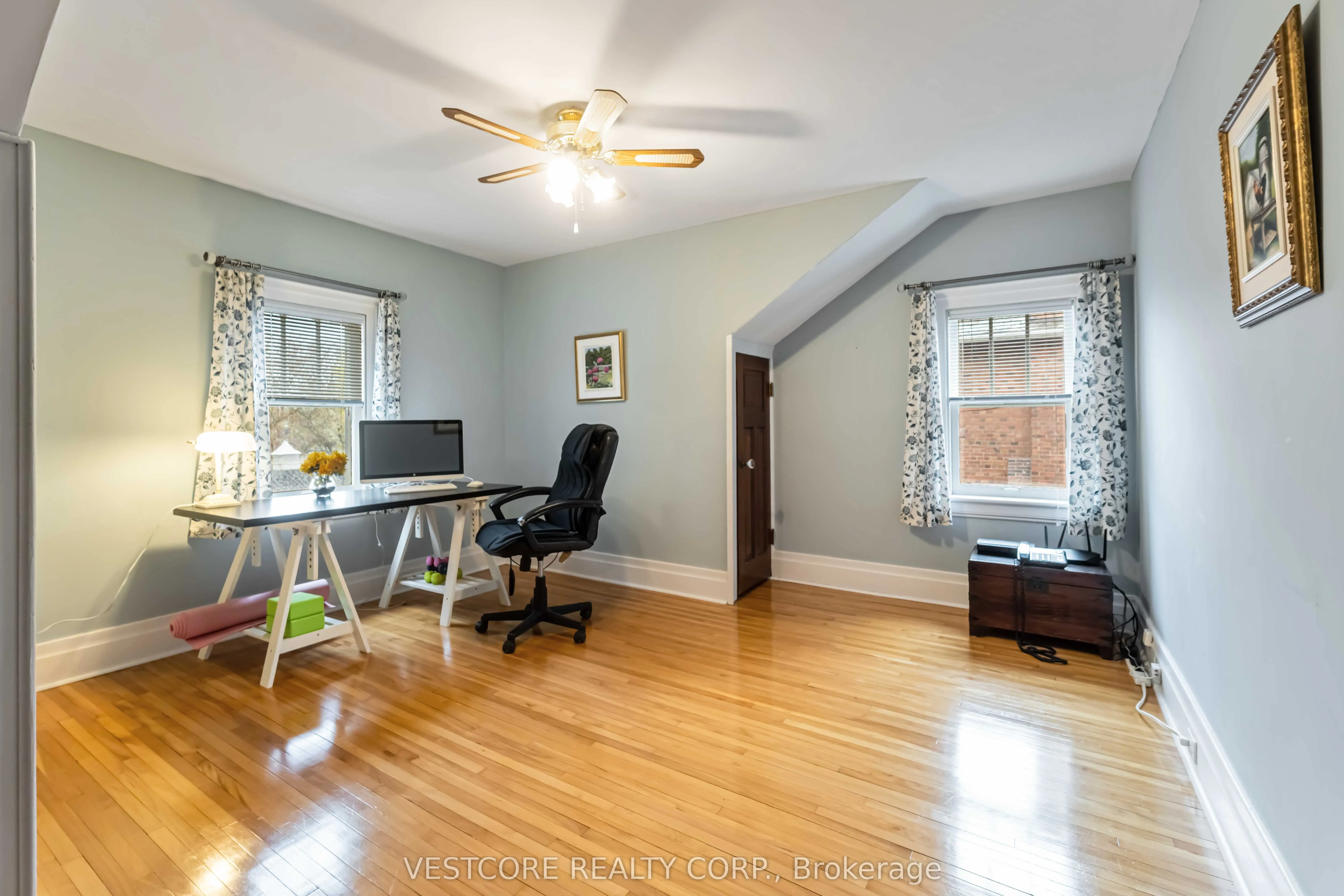 99 Main Street E