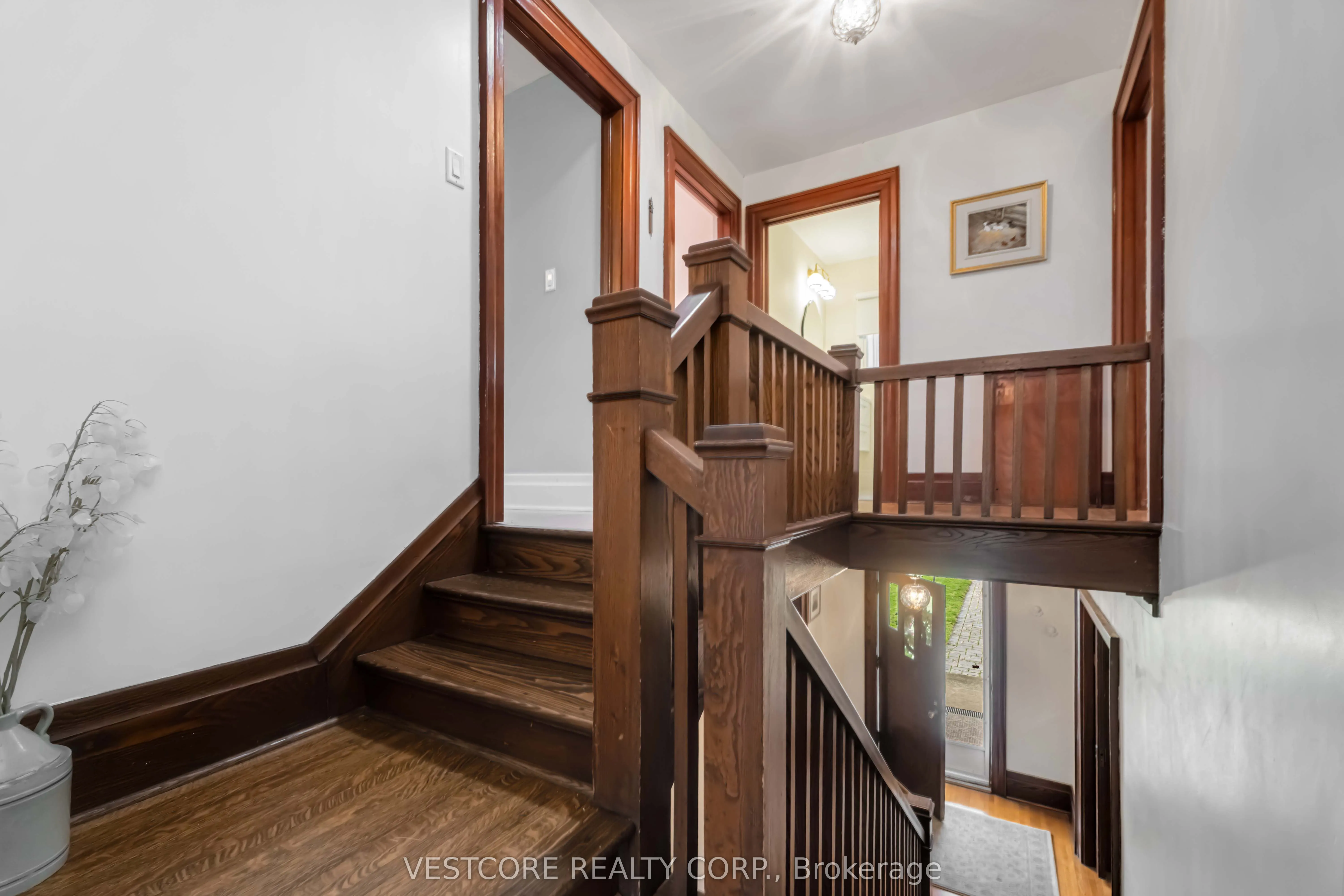 99 Main Street E