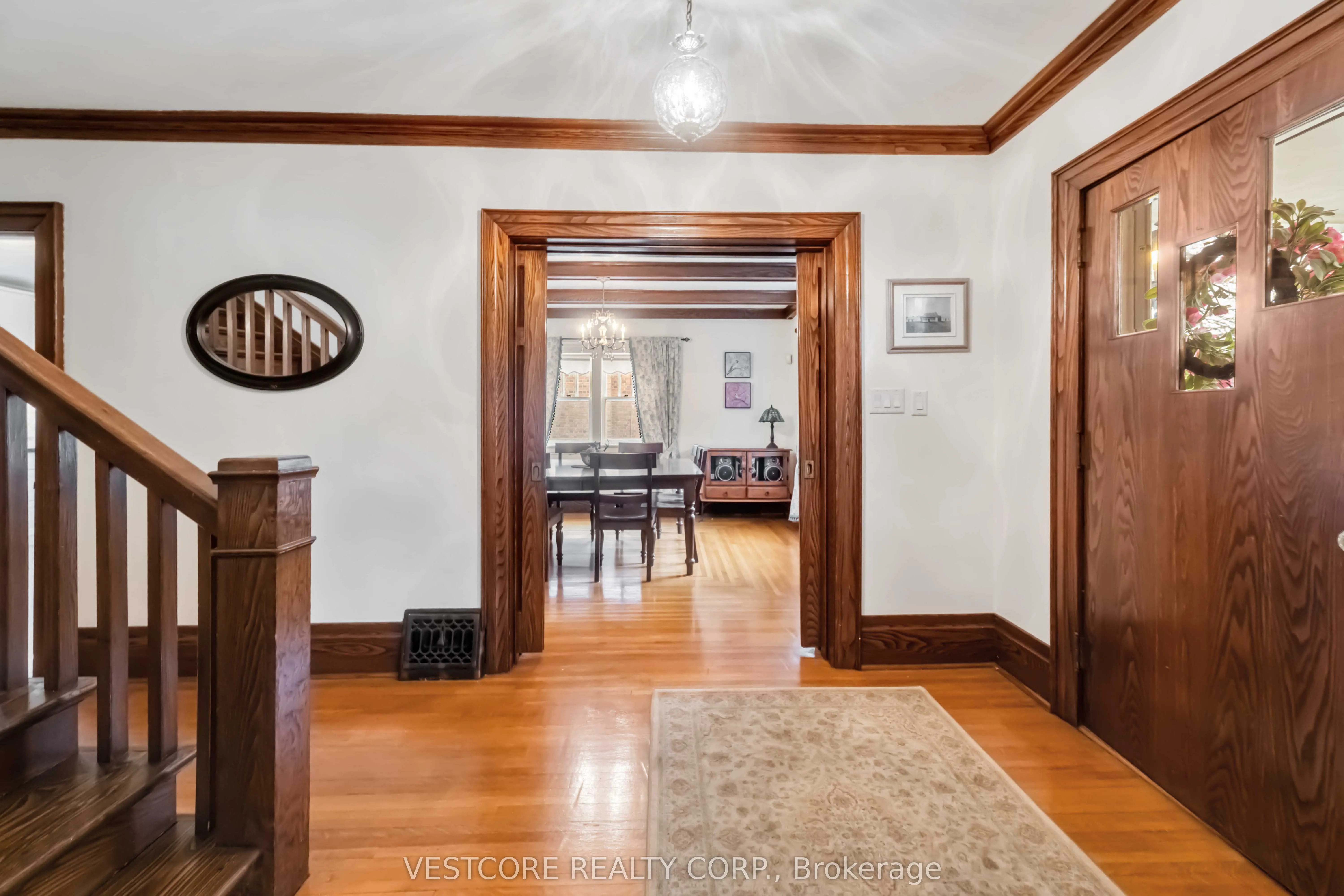 99 Main Street E