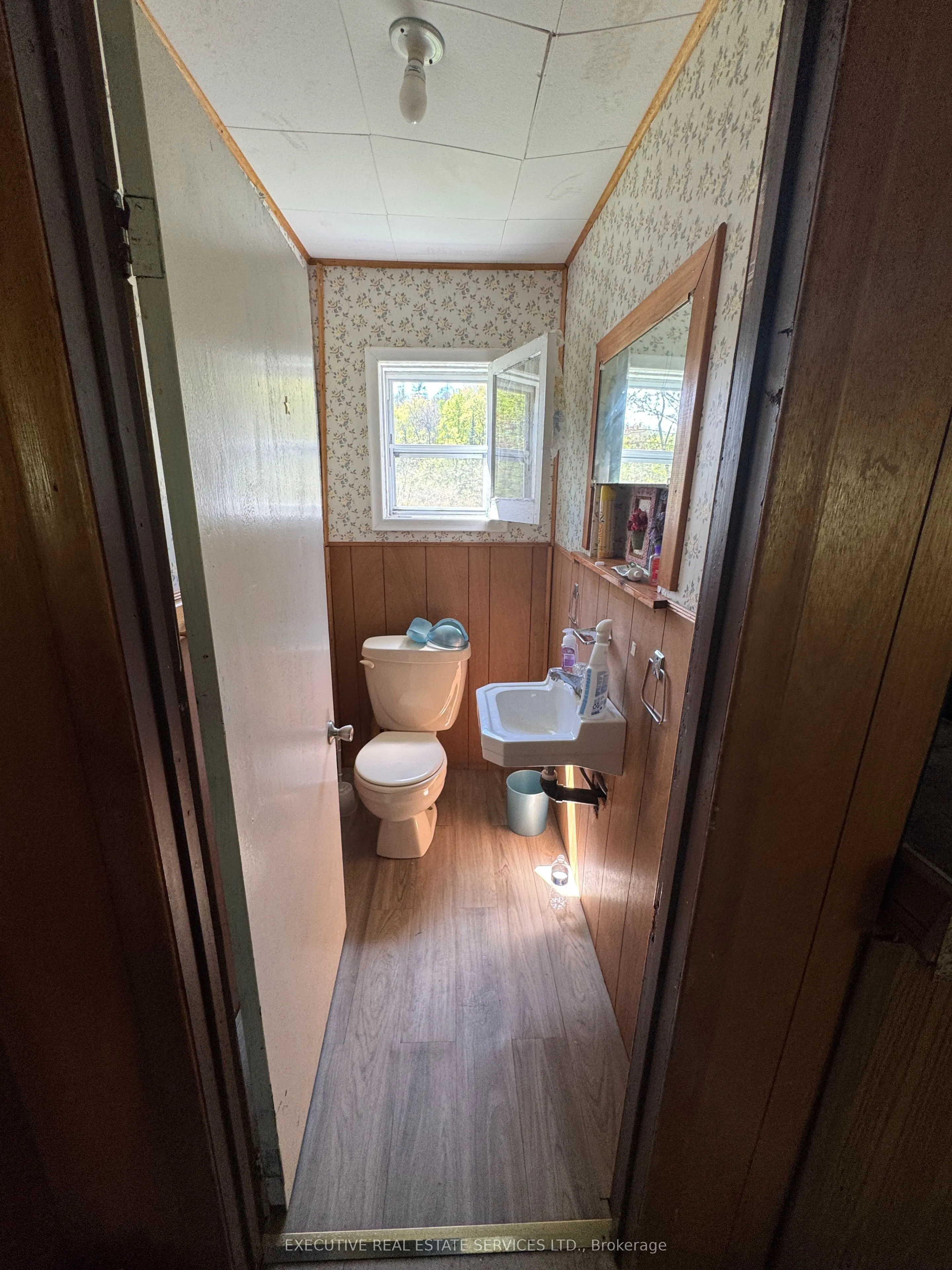 1438 Echo Lake Road