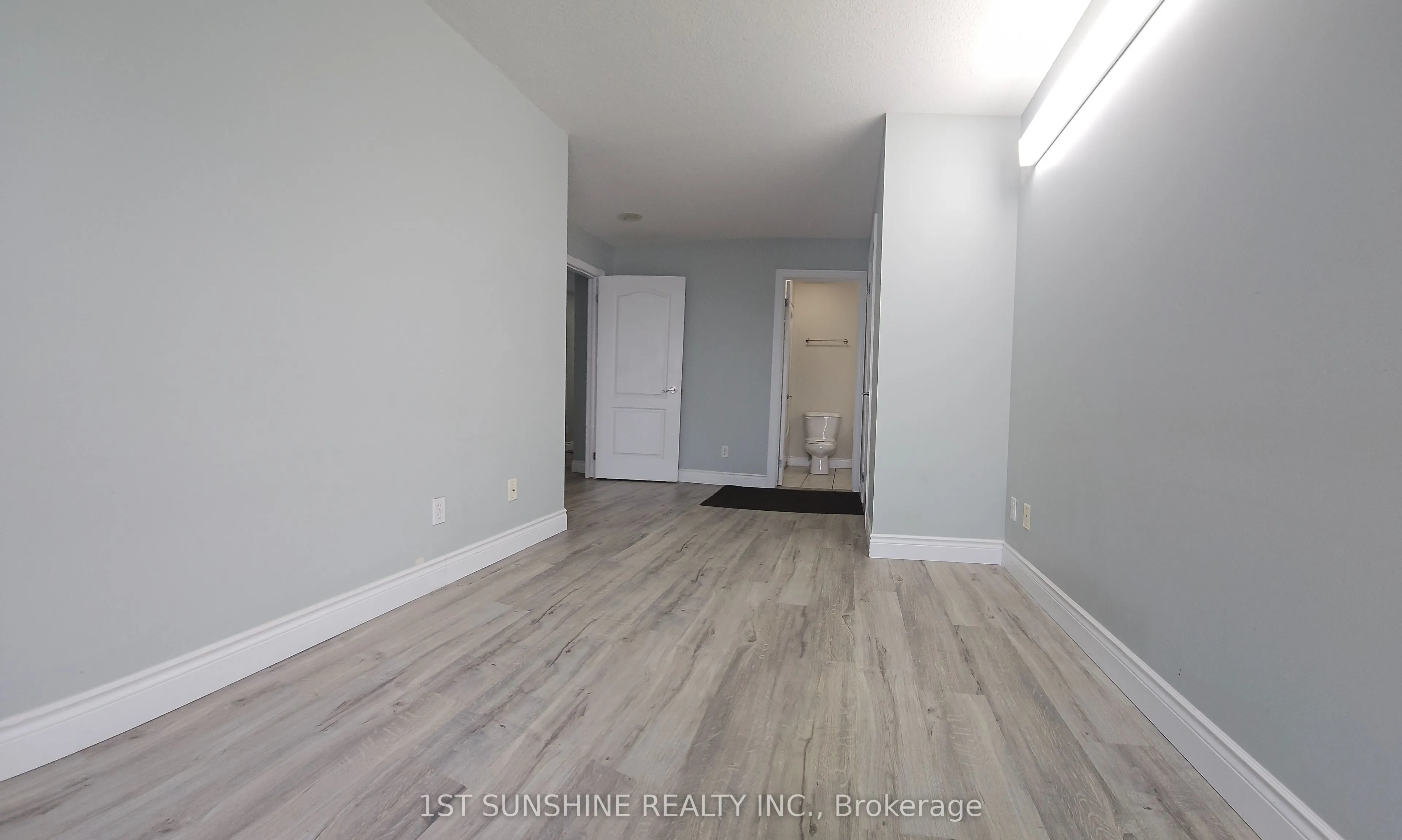 135 James Street S, #1110
