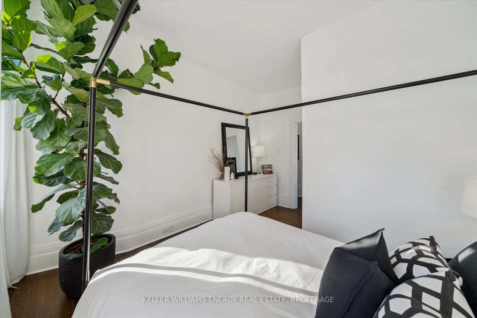272 Ridout Street