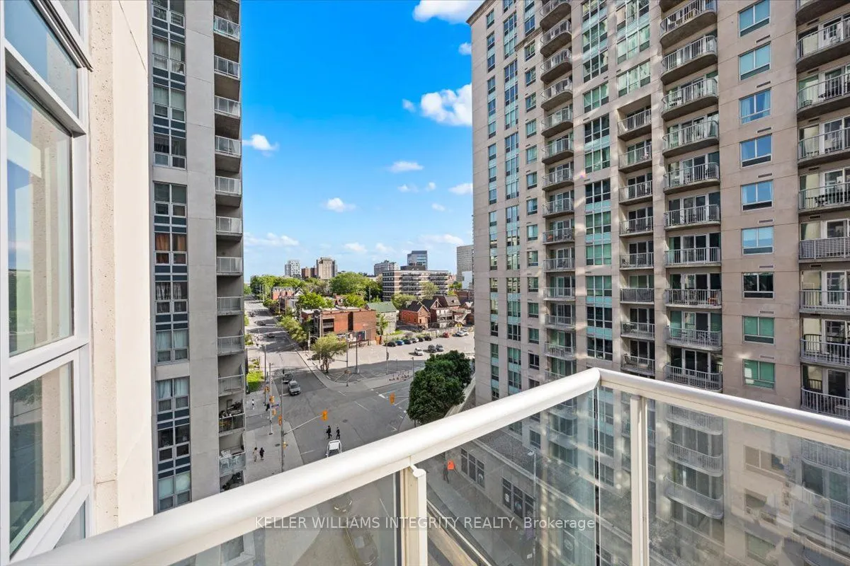 242 RIDEAU Street, #909