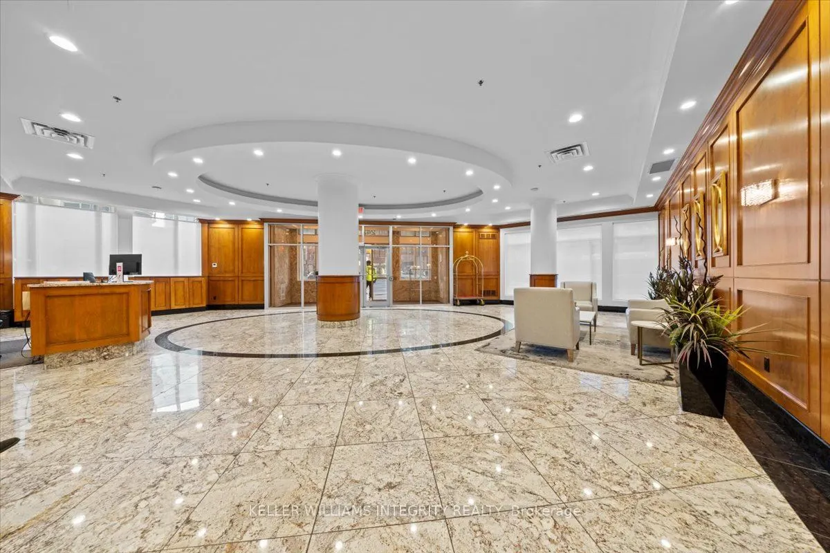 242 RIDEAU Street, #909