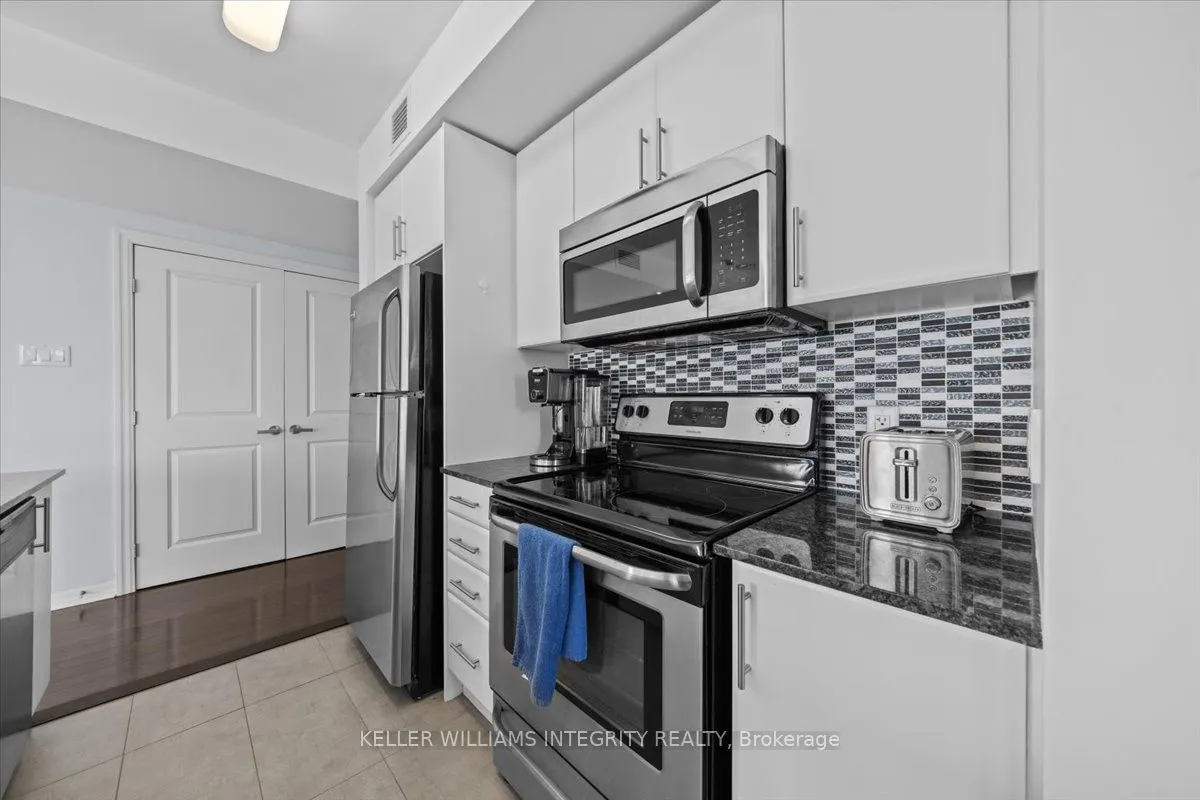 242 RIDEAU Street, #909