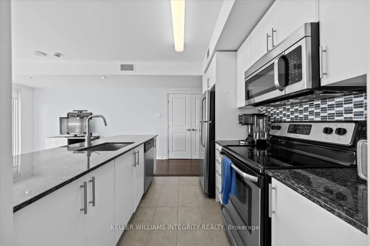 242 RIDEAU Street, #909