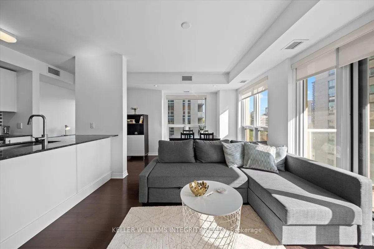 242 RIDEAU Street, #909