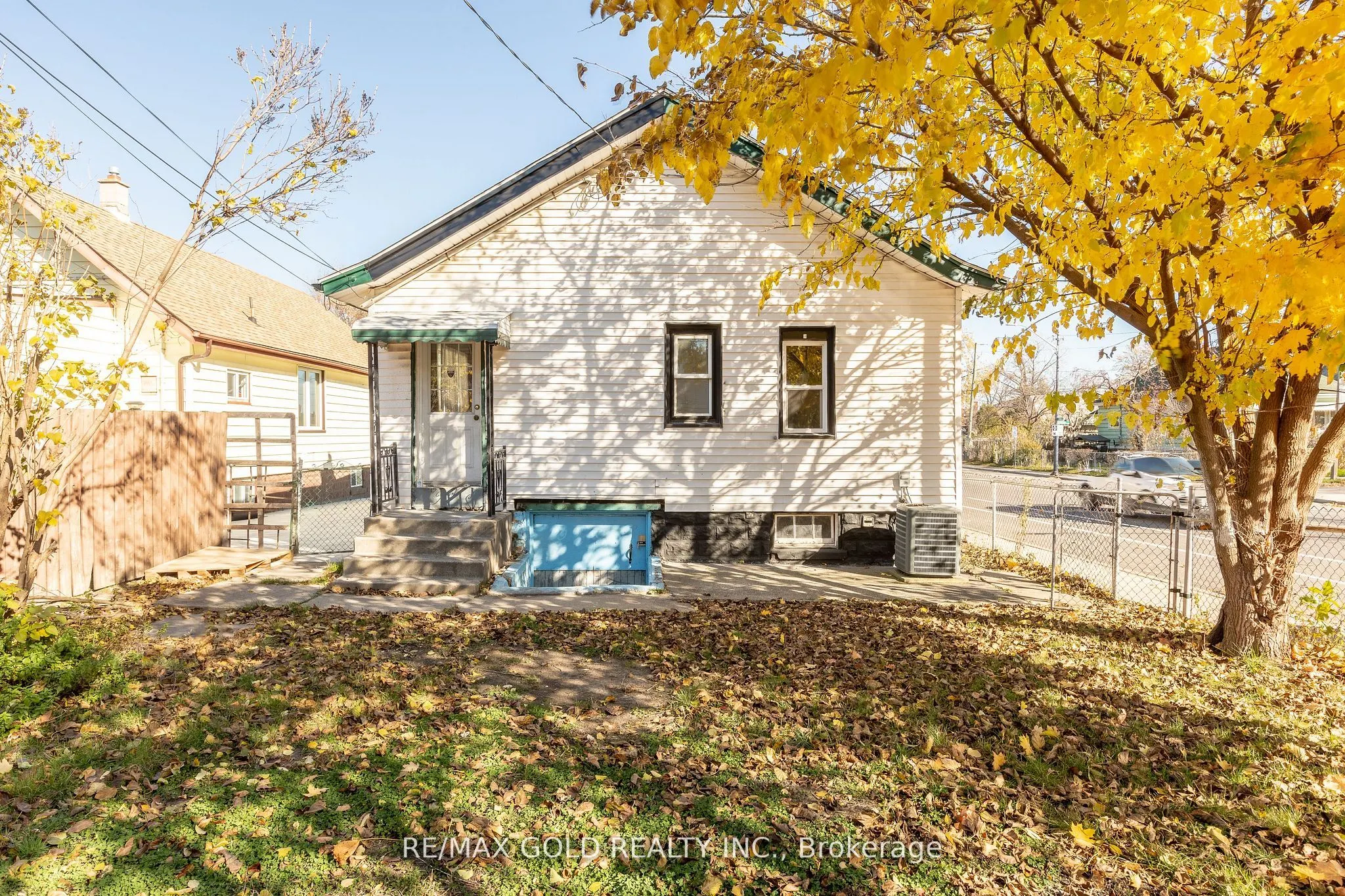 1343 Lillian Avenue N