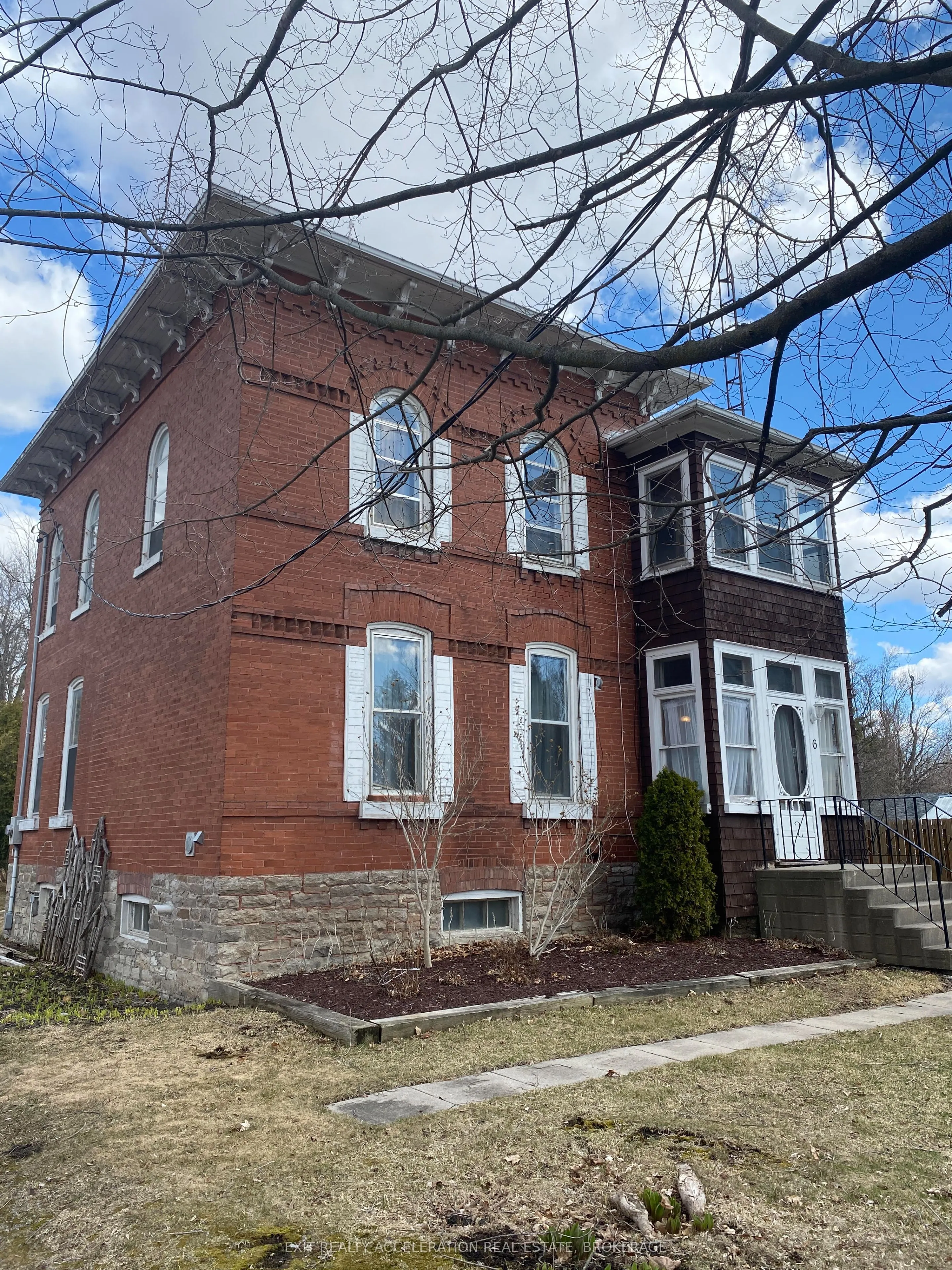 6 Ottawa Street