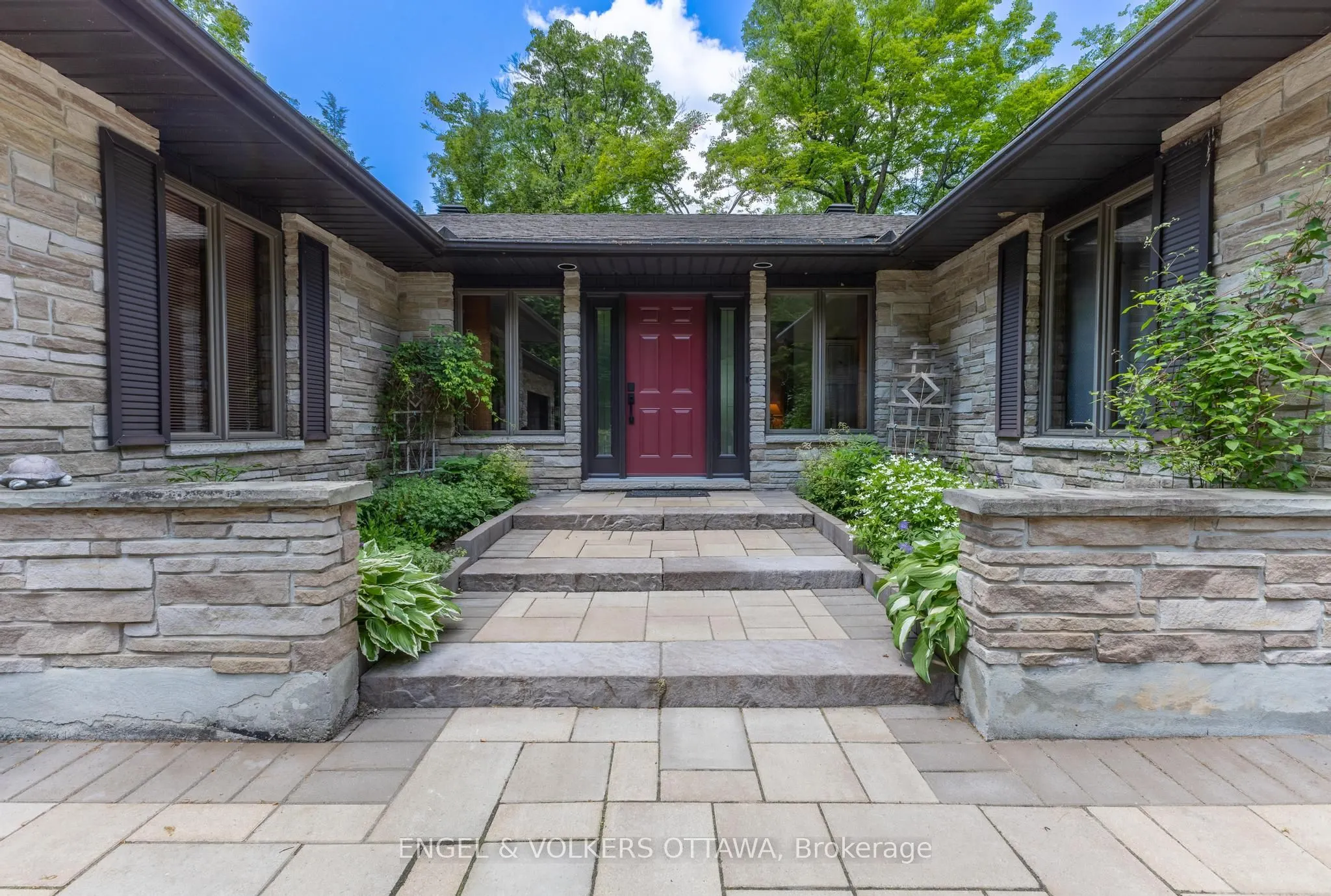 7 Deerfield Drive