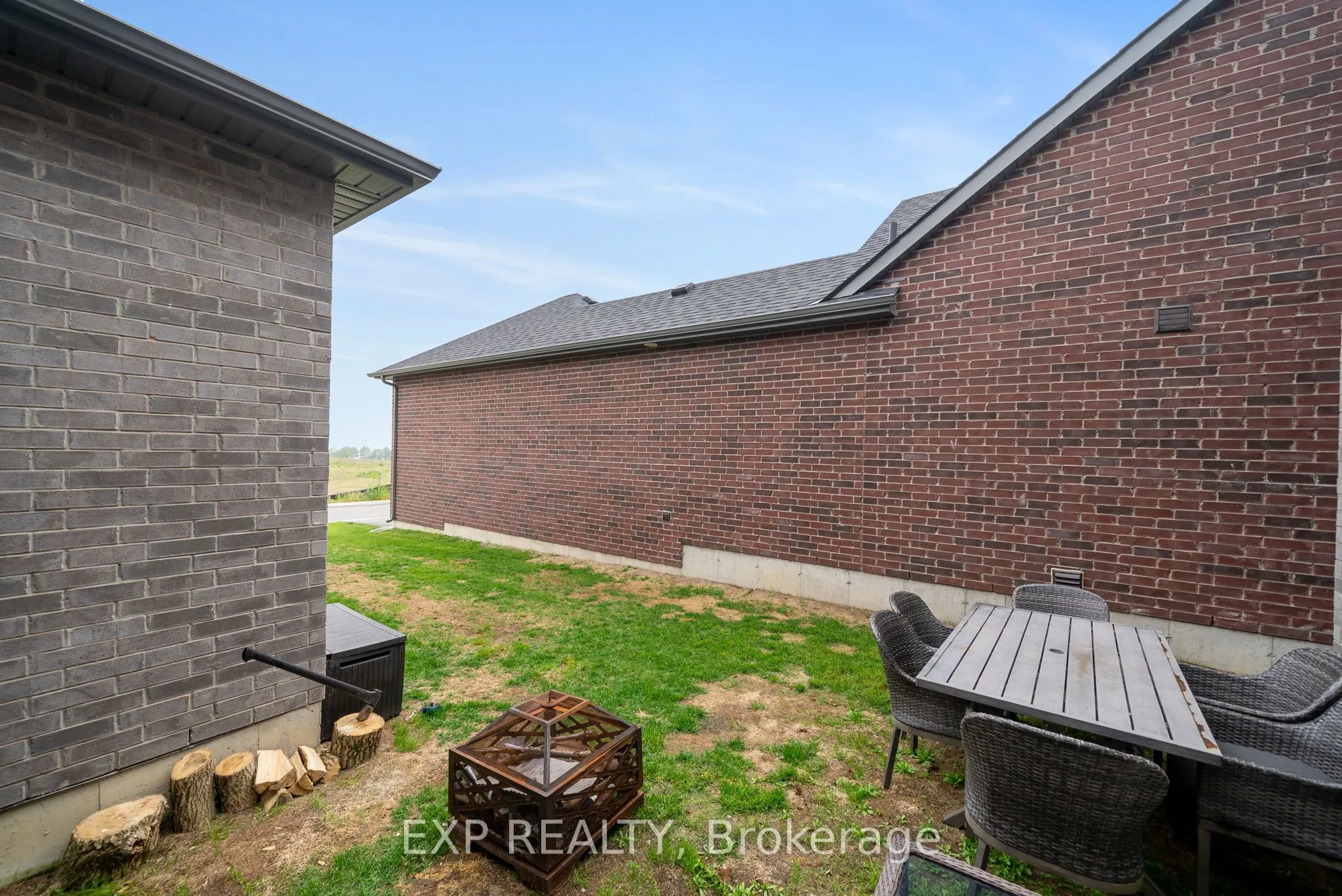 203 Strachan Street