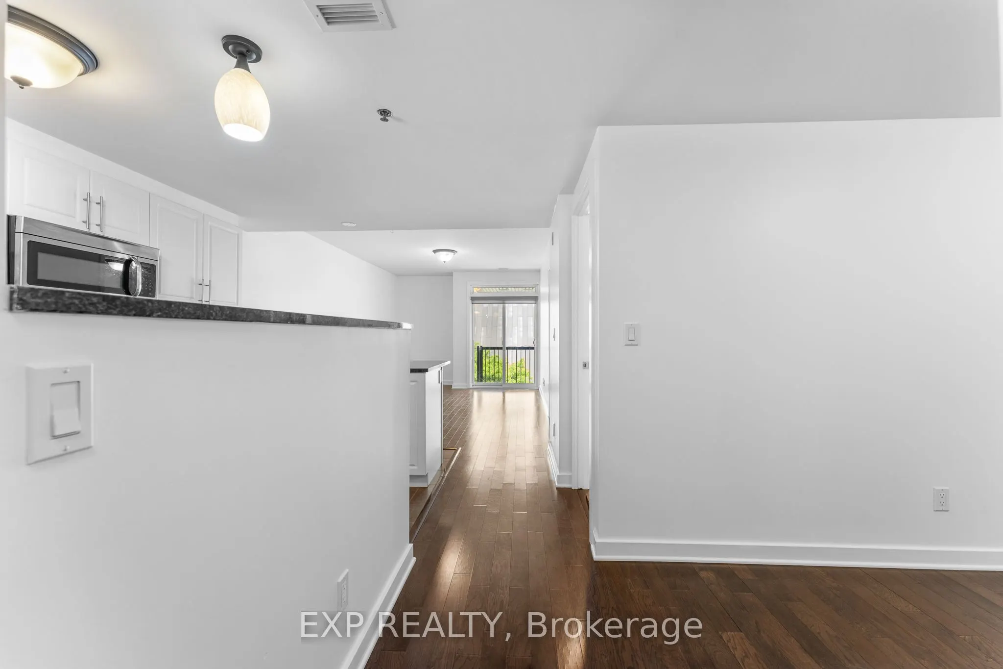456 King Edward Avenue, #403