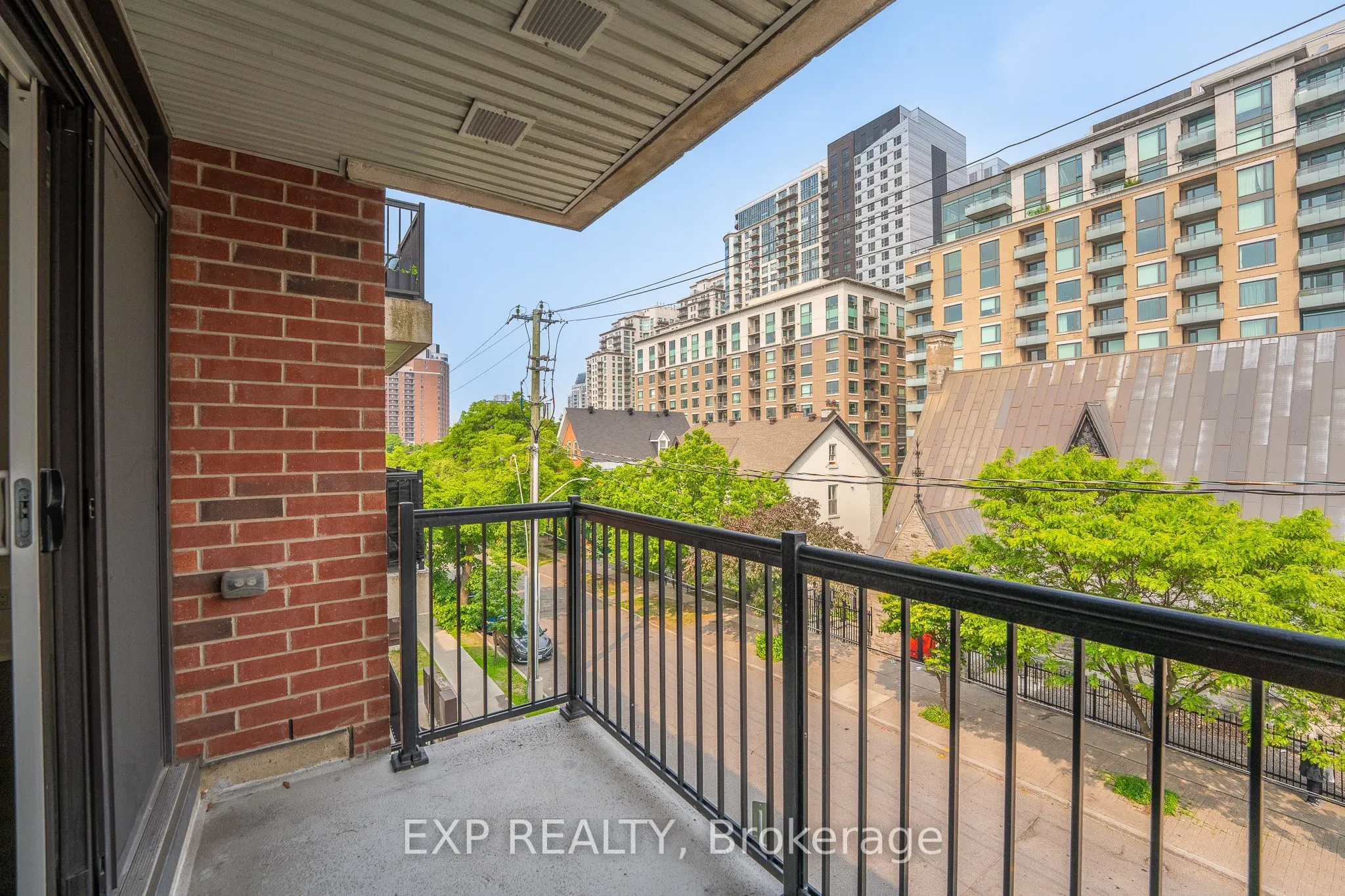 456 King Edward Avenue, #403