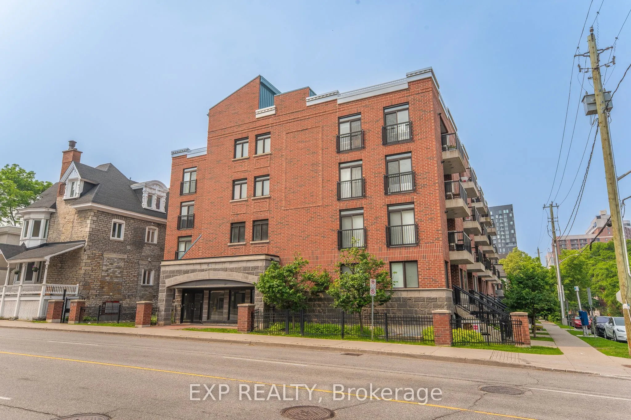 456 King Edward Avenue, #403