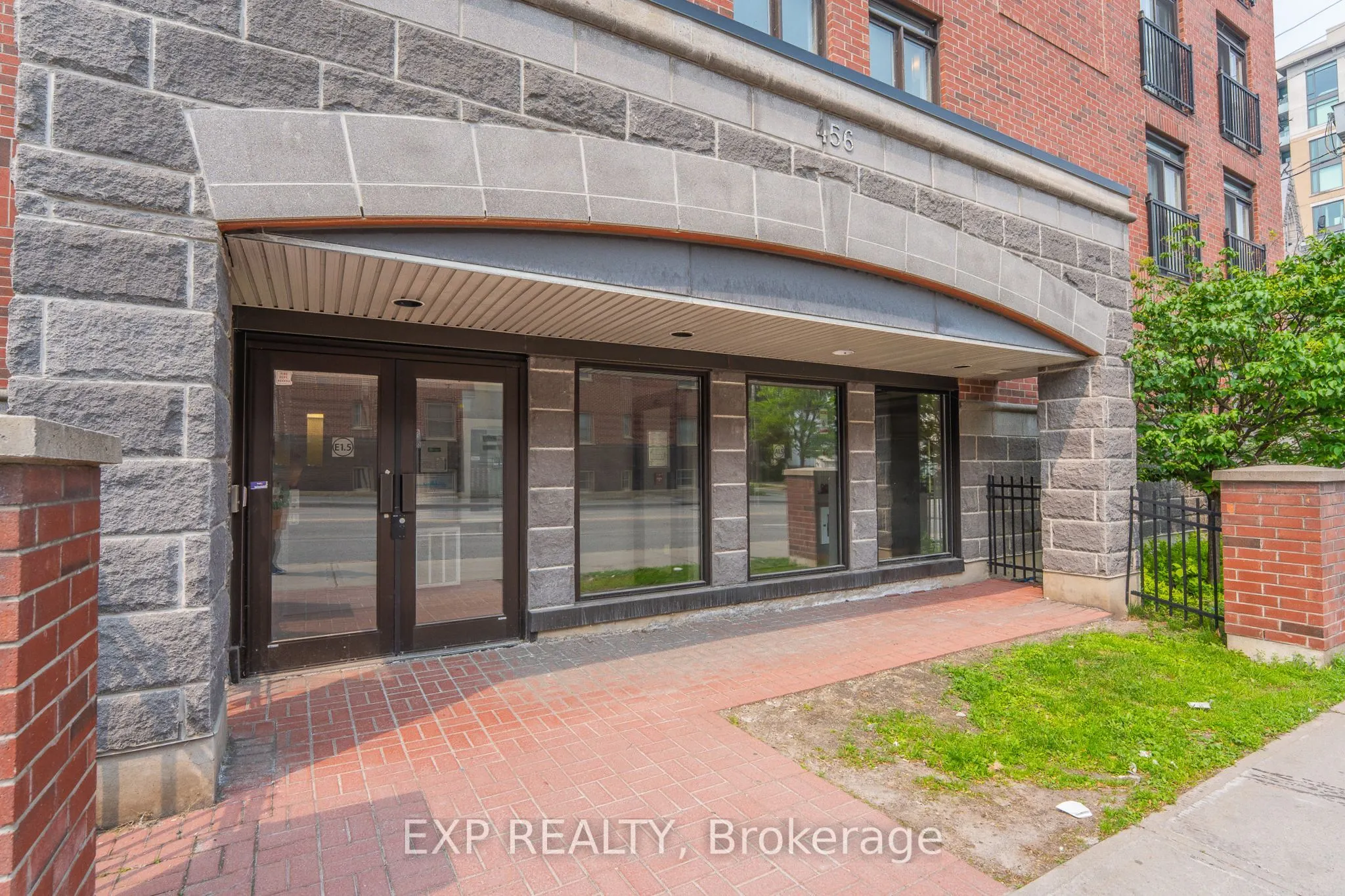 456 King Edward Avenue, #403