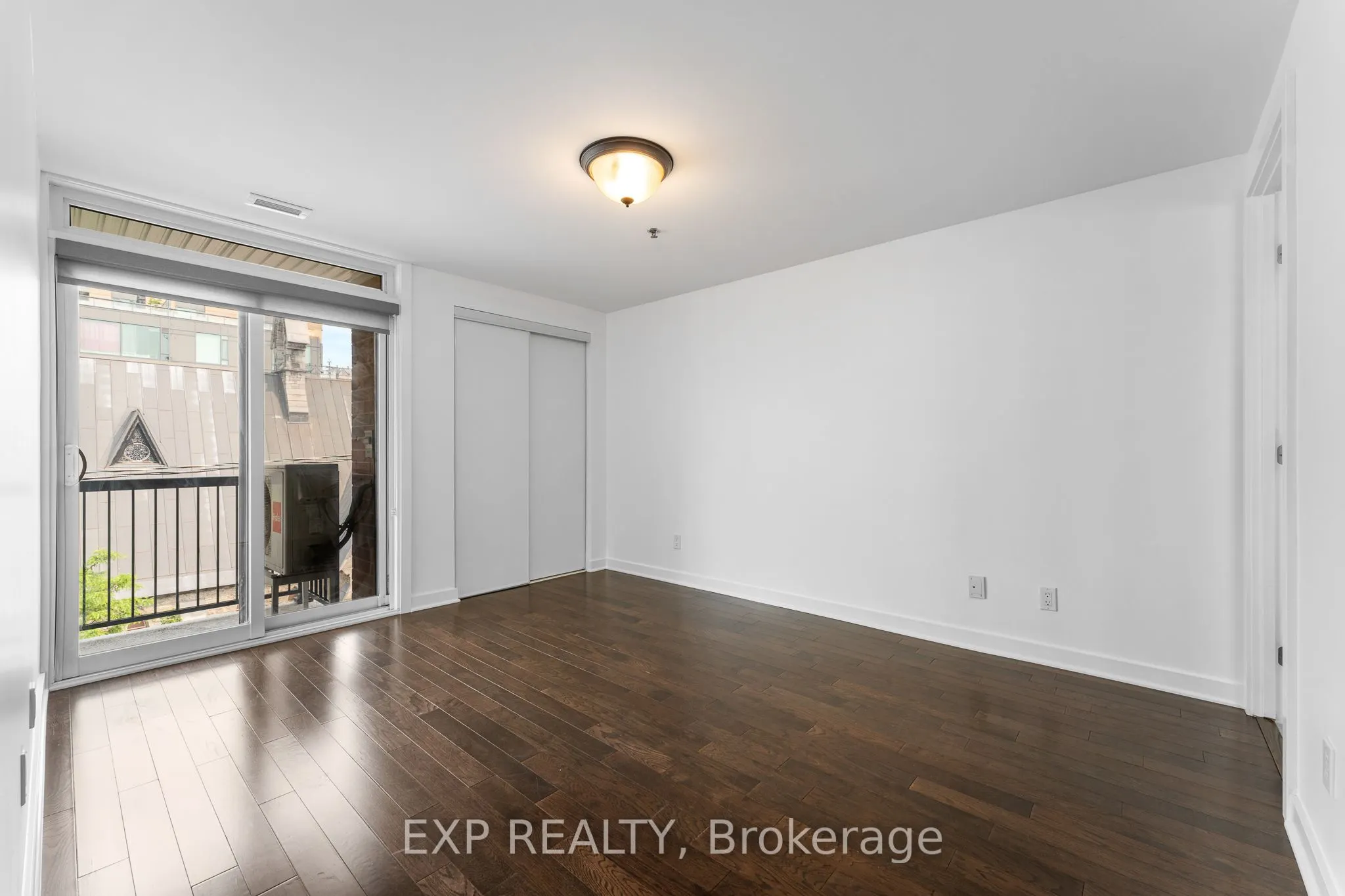 456 King Edward Avenue, #403